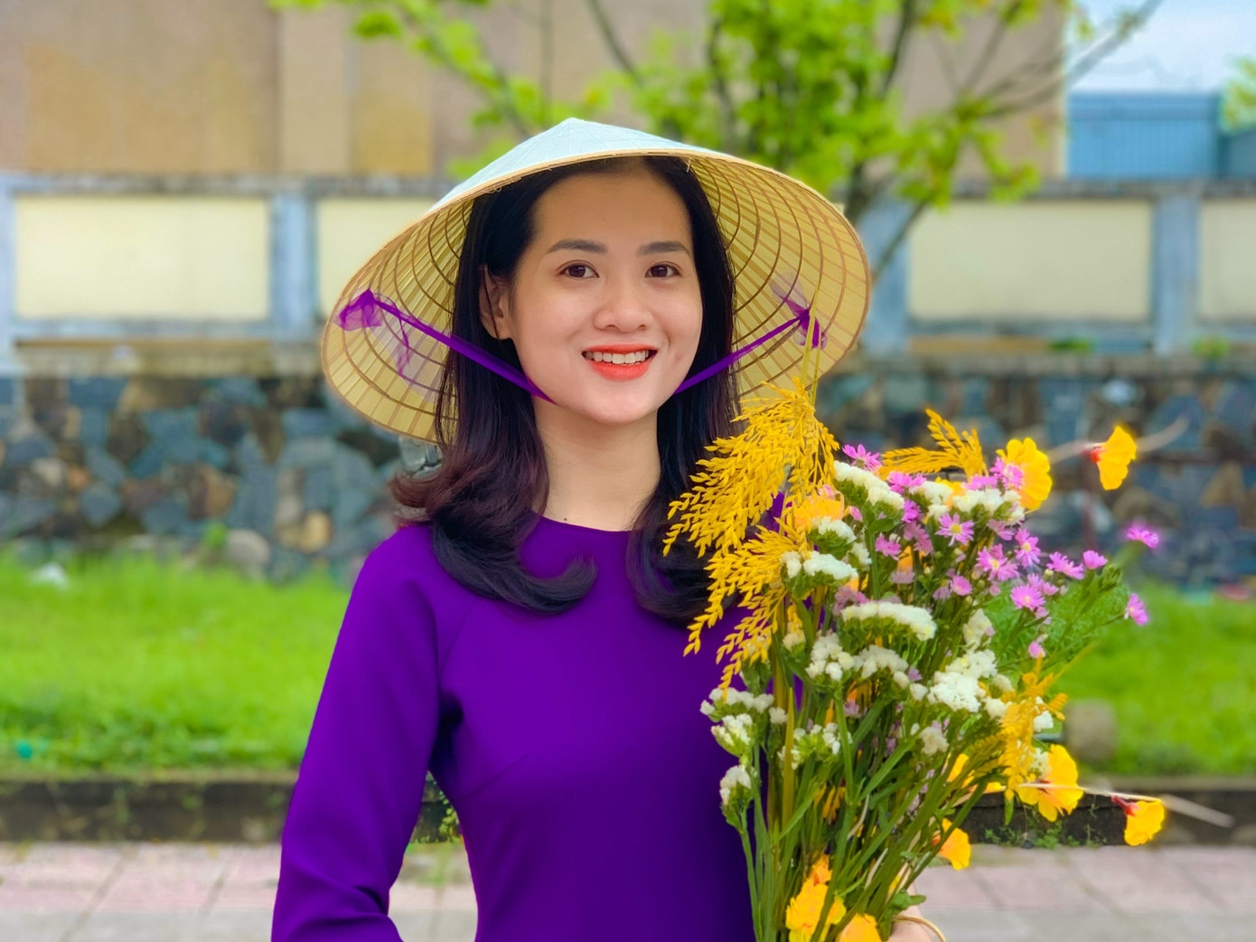 Lê Thị Quỳnh Như, sinh viên năm cuối ngành Công tác xã hội, Trường Đại học Khoa học - Đại học Huế. Lê Thị Quỳnh Như, sinh viên năm cuối ngành Công tác xã hội, Trường Đại học Khoa học - Đại học Huế.