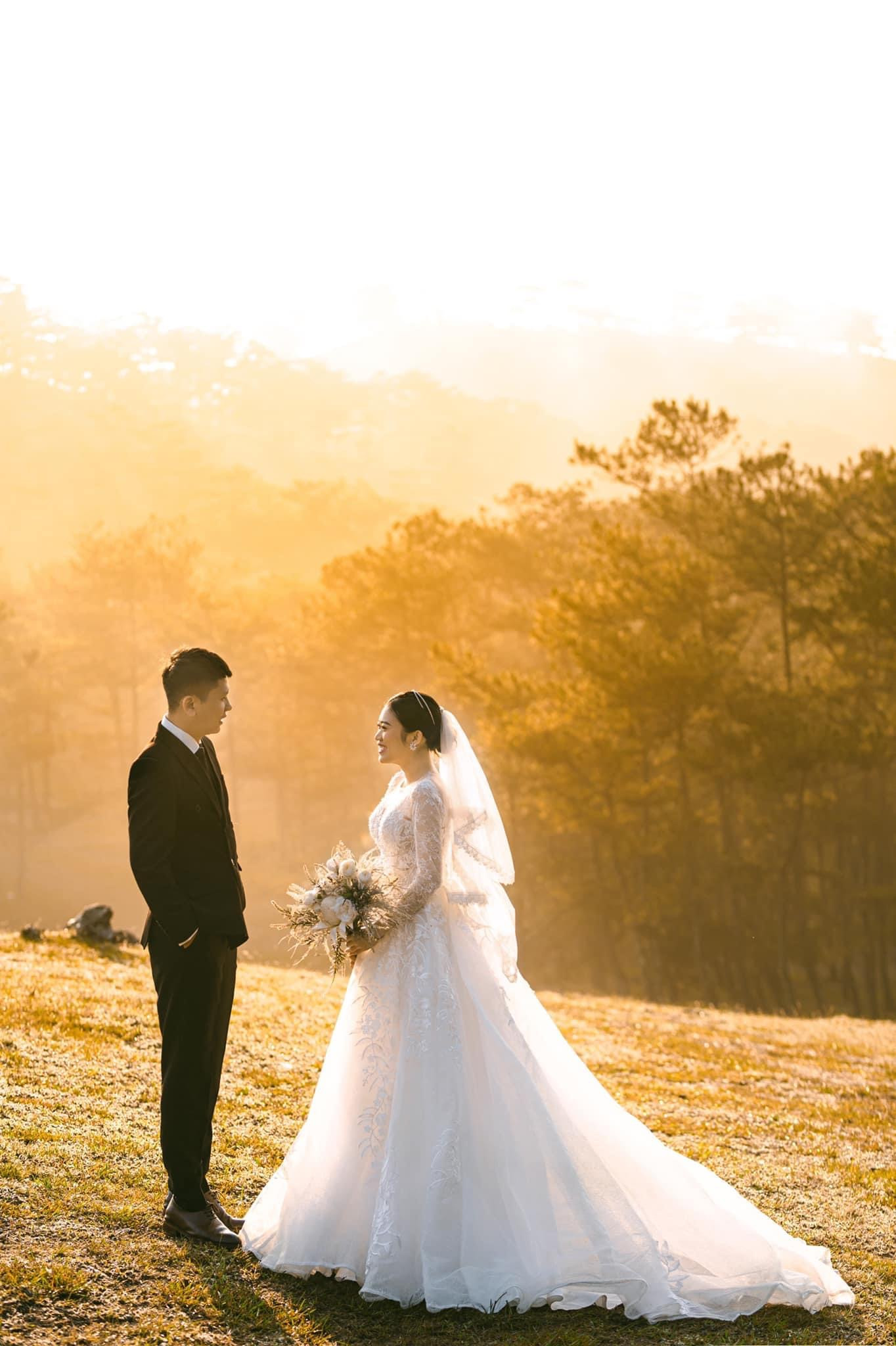 Đỗ Nhung hạnh phúc bên chú rể của đời mình. Đỗ Nhung hạnh phúc bên chú rể của đời mình.