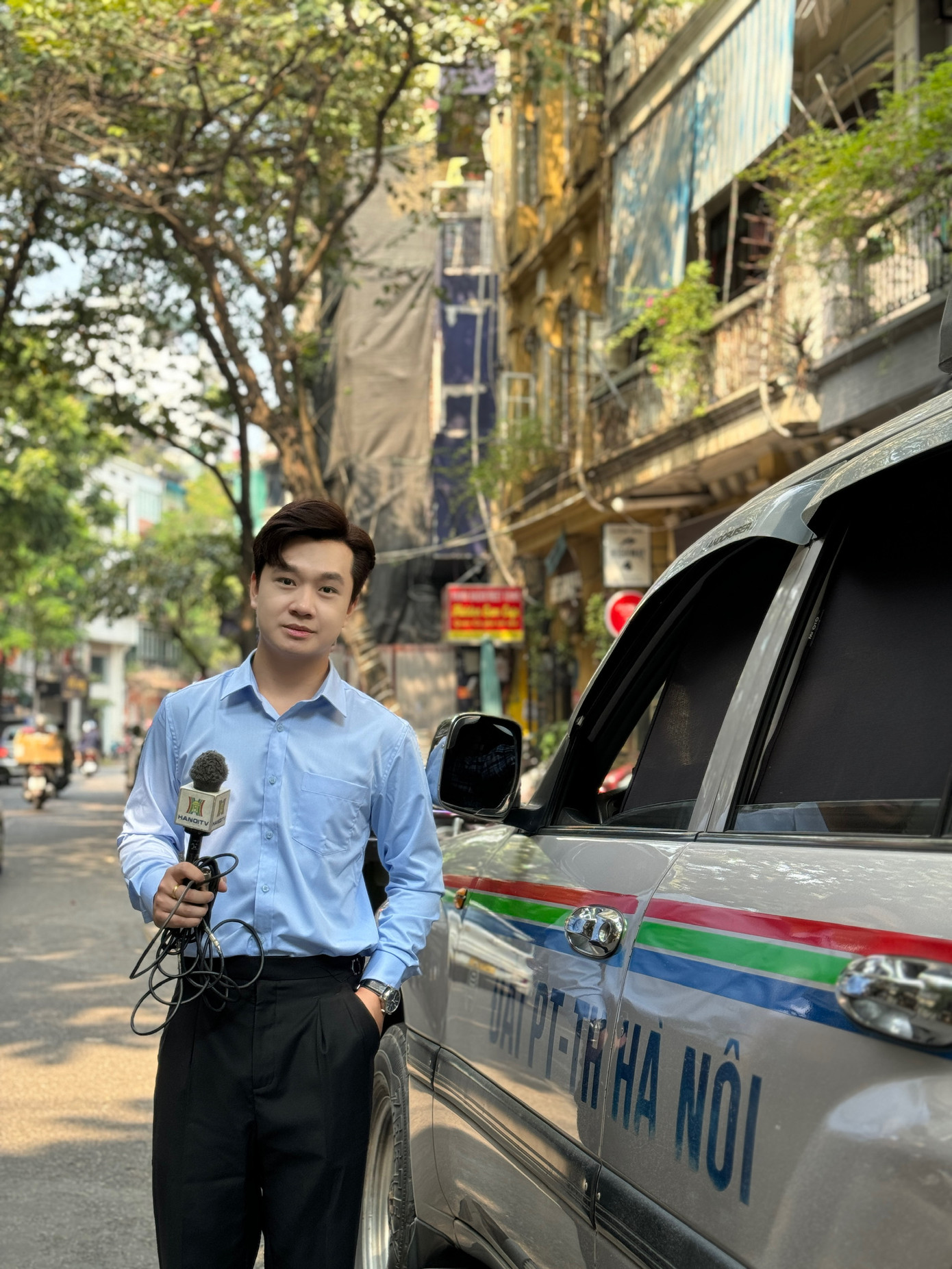 Sở hữu ngoại hình ưa nhìn cùng chất giọng trầm ấm đã giúp Ngọc Cương có cơ hội bén duyên với nghề cầm mic từ khá sớm, tạo tiền đề phát triển và theo đuổi ước mơ của bản thân.