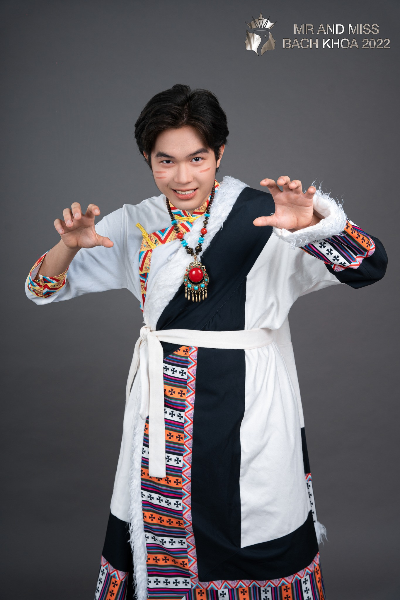 Tùng Lâm đạt giải Thí sinh được yêu thích nhất tại Mr and Miss Bach Khoa 2022.