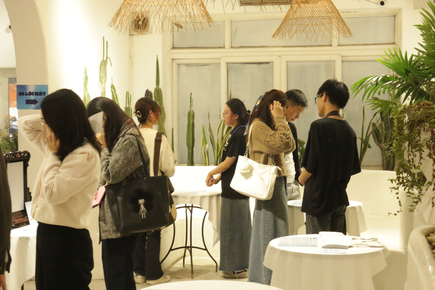 Dù chỉ diễn ra trong 2 ngày nhưng triển lãm vẫn nhận được sự quan tâm của đông đảo các bạn trẻ.