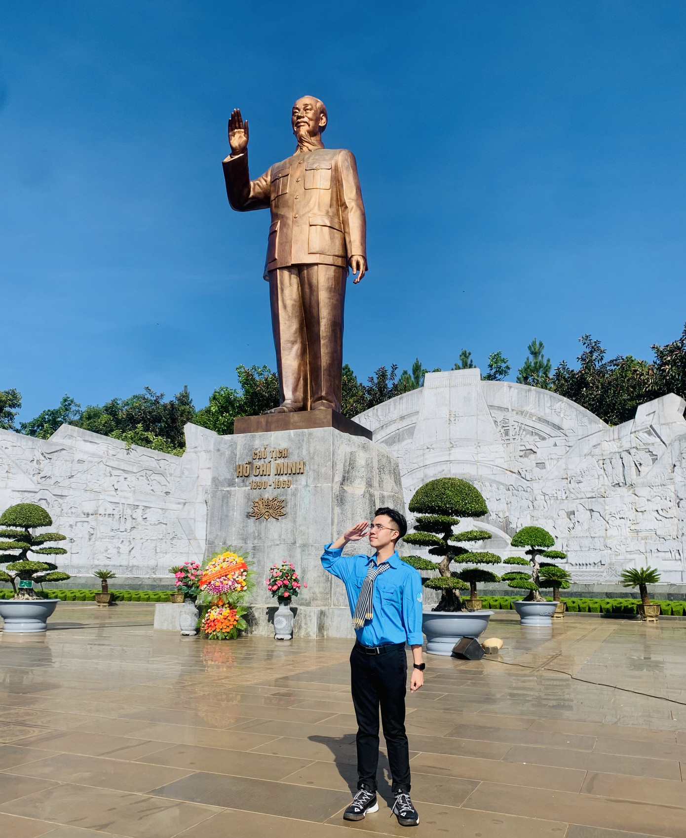 Đại diện sinh viên trường tham dự hành trình Biên giới - Biển đảo trong tim tôi. Đại diện sinh viên trường tham dự hành trình Biên giới - Biển đảo trong tim tôi.