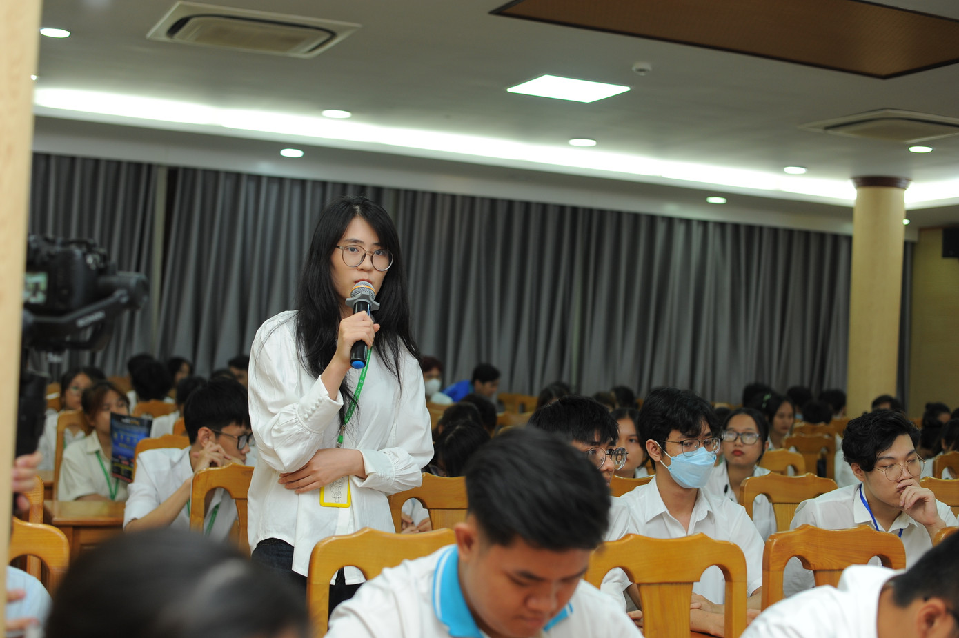 Nhiều bạn sinh viên bày tỏ sự quan tâm về việc xây dựng thương hiệu cá nhân và tích cực đặt câu hỏi cho các diễn giả. Nhiều bạn sinh viên bày tỏ sự quan tâm về việc xây dựng thương hiệu cá nhân và tích cực đặt câu hỏi cho các diễn giả.