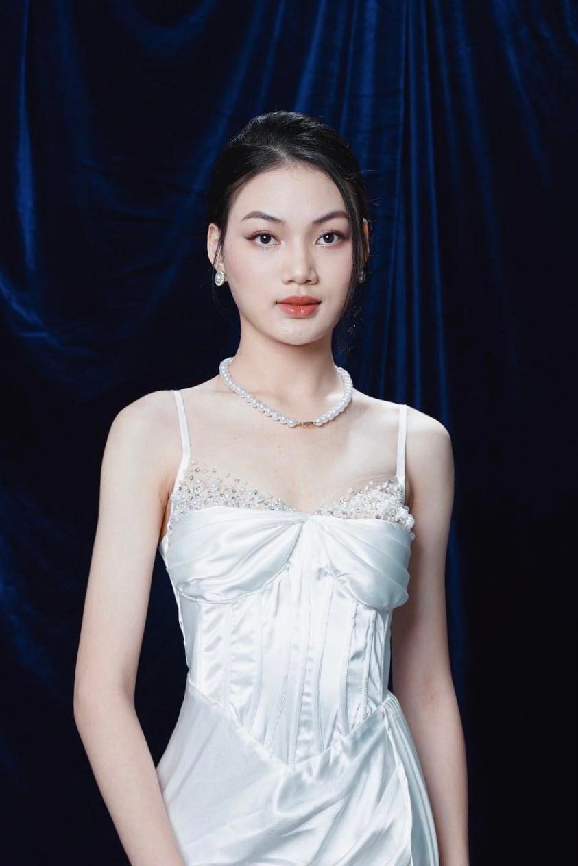 Trang luôn cố gắng truyền tải được thông điệp sống tích cực đến quý khán giả luôn yêu thương, theo dõi và luôn ủng hộ cô.