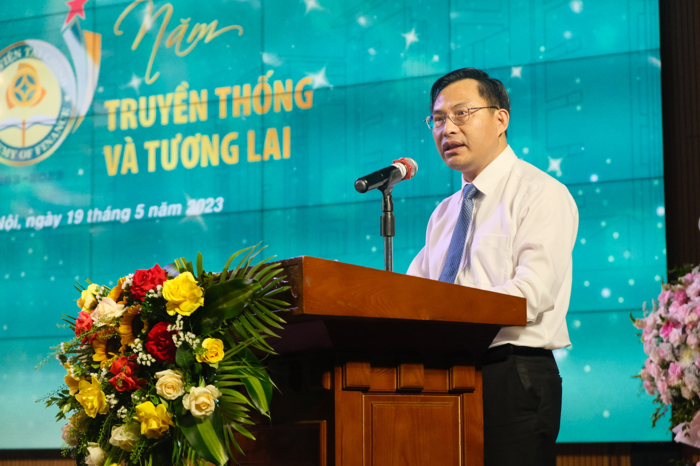 TS. Nguyễn Văn Bình nhấn mạnh vai trò, tầm quan trọng của việc phát triển các hoạt động Đoàn, Hội Sinh viên. TS. Nguyễn Văn Bình nhấn mạnh vai trò, tầm quan trọng của việc phát triển các hoạt động Đoàn, Hội Sinh viên.