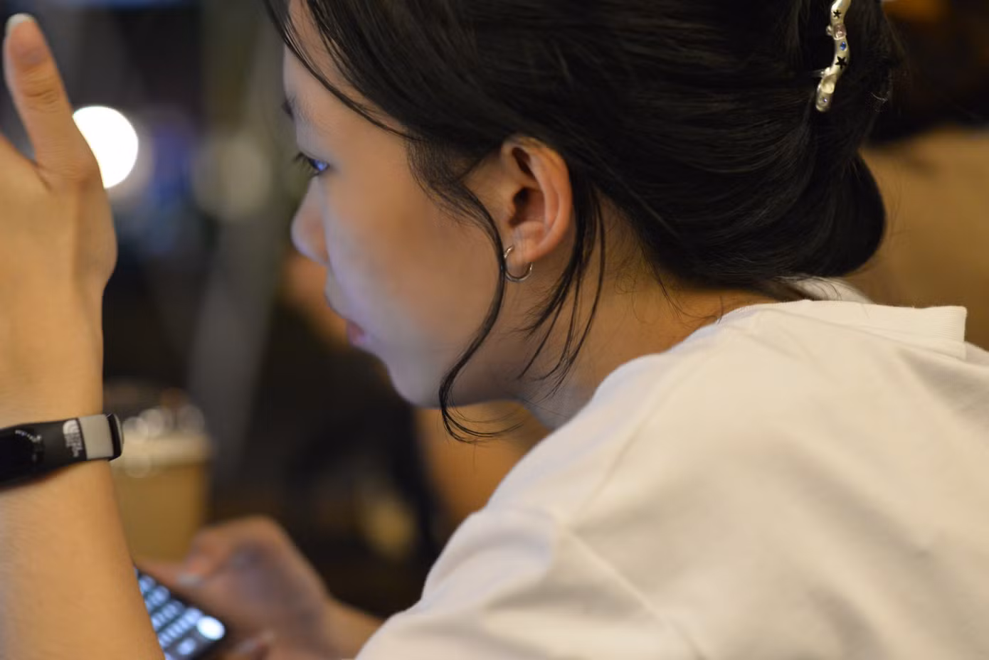 Vũ Hoàng Vân Anh (sinh năm 2003) quê Lạng Sơn, đang là sinh viên theo học chuyên ngành Truyền thông Đa phương tiện khóa 41 Học viện Báo chí và Tuyên truyền.