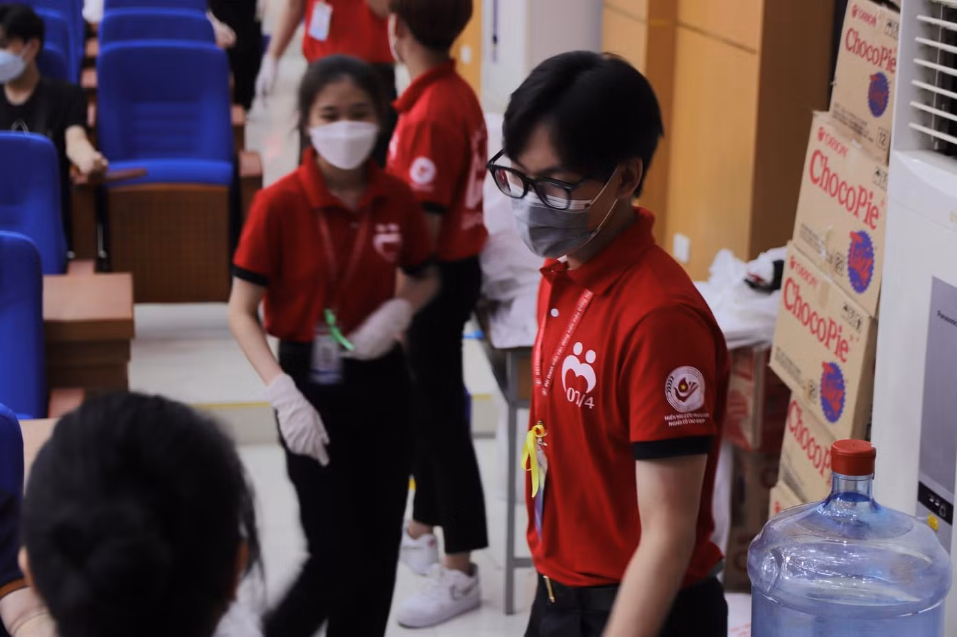 Nguyễn Hiển tại chương trình hiến máu toàn trường Kết nối trái tim lần thứ 14. Nguyễn Hiển tại chương trình hiến máu toàn trường Kết nối trái tim lần thứ 14.