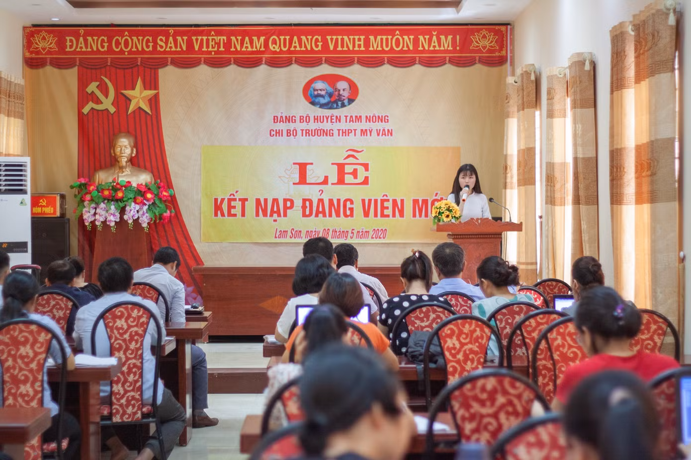 Phương Thảo được kết nạp vào Đảng năm 2020 khi mới 18 tuổi. Phương Thảo được kết nạp vào Đảng năm 2020 khi mới 18 tuổi.