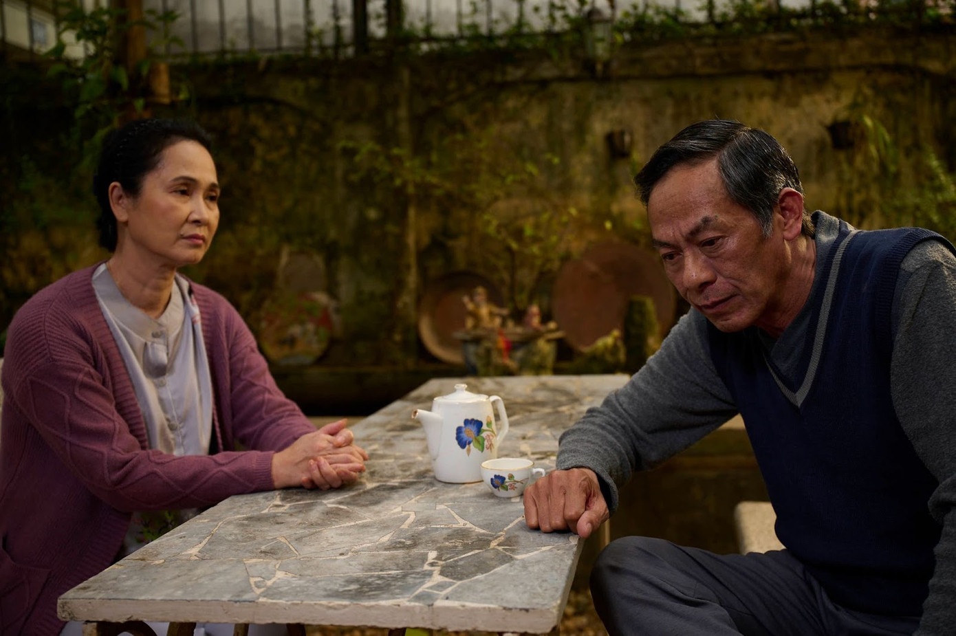 Tạo hình của NSND Lan Hương và NSND Bùi Bài Bình trong bộ phim.