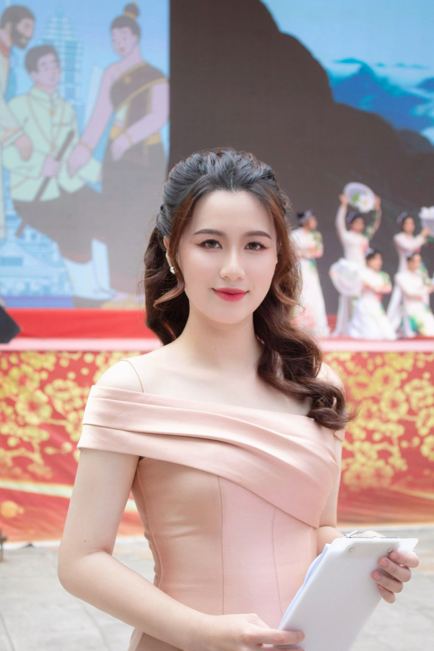 Mạch Thị Hỷ Nhi - sinh viên năm 3 Khoa Tiếng Anh - Trường Đại học Mở Hà Nội (HOU).