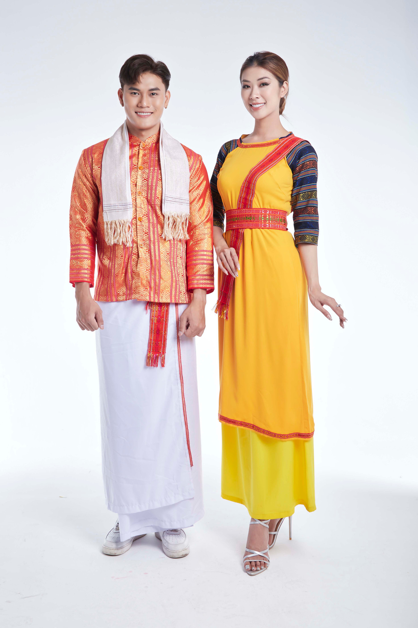 Hữu Anh - Tường Vy. Hữu Anh - Tường Vy.