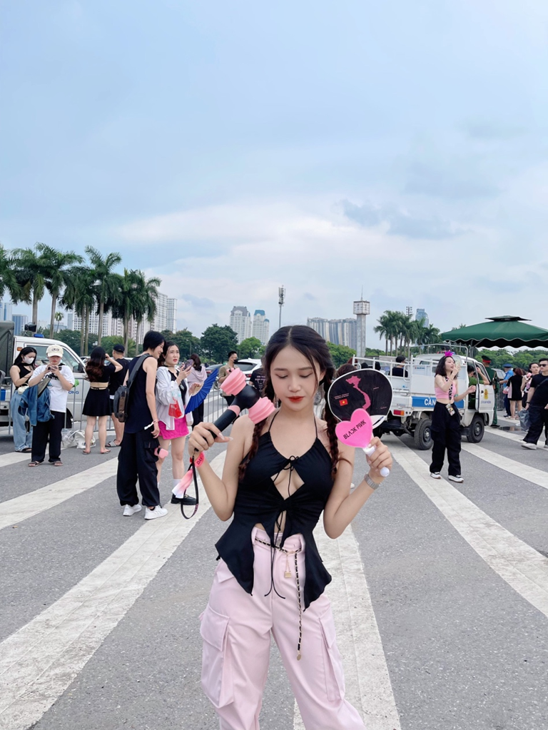 Cẩm Vân trước đêm diễn ấn tượng của BlackPink tại Hà Nội. (Ảnh NVCC)