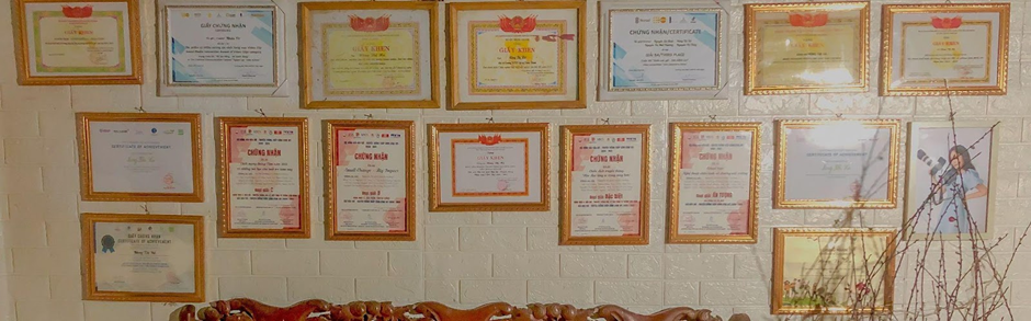 Một số giấy khen Hà đã đạt được (Ảnh: NVCC) Một số giấy khen Hà đã đạt được (Ảnh: NVCC)