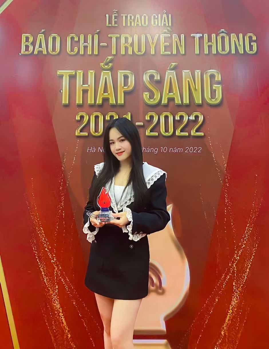 Nông Thị Hà (2001) là sinh viên năm 4 chuyên ngành Truyền thông đại chúng, Học viện Báo chí và Tuyên truyền. (Ảnh: NVCC)