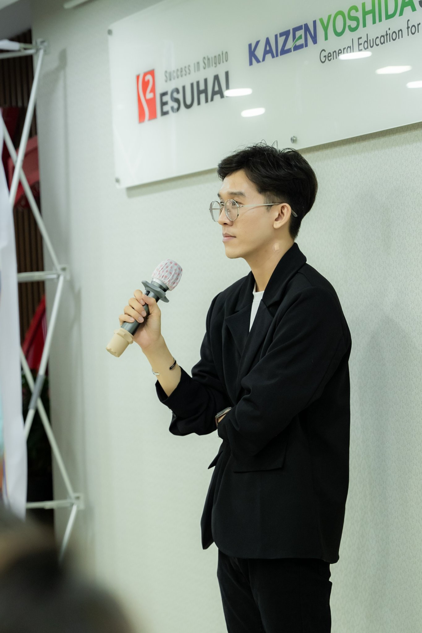 Hãy tự khâu vá và chữa lành cho bản thân trước. Hãy trở thành phiên bản hoàn hảo nhất của chính mình.