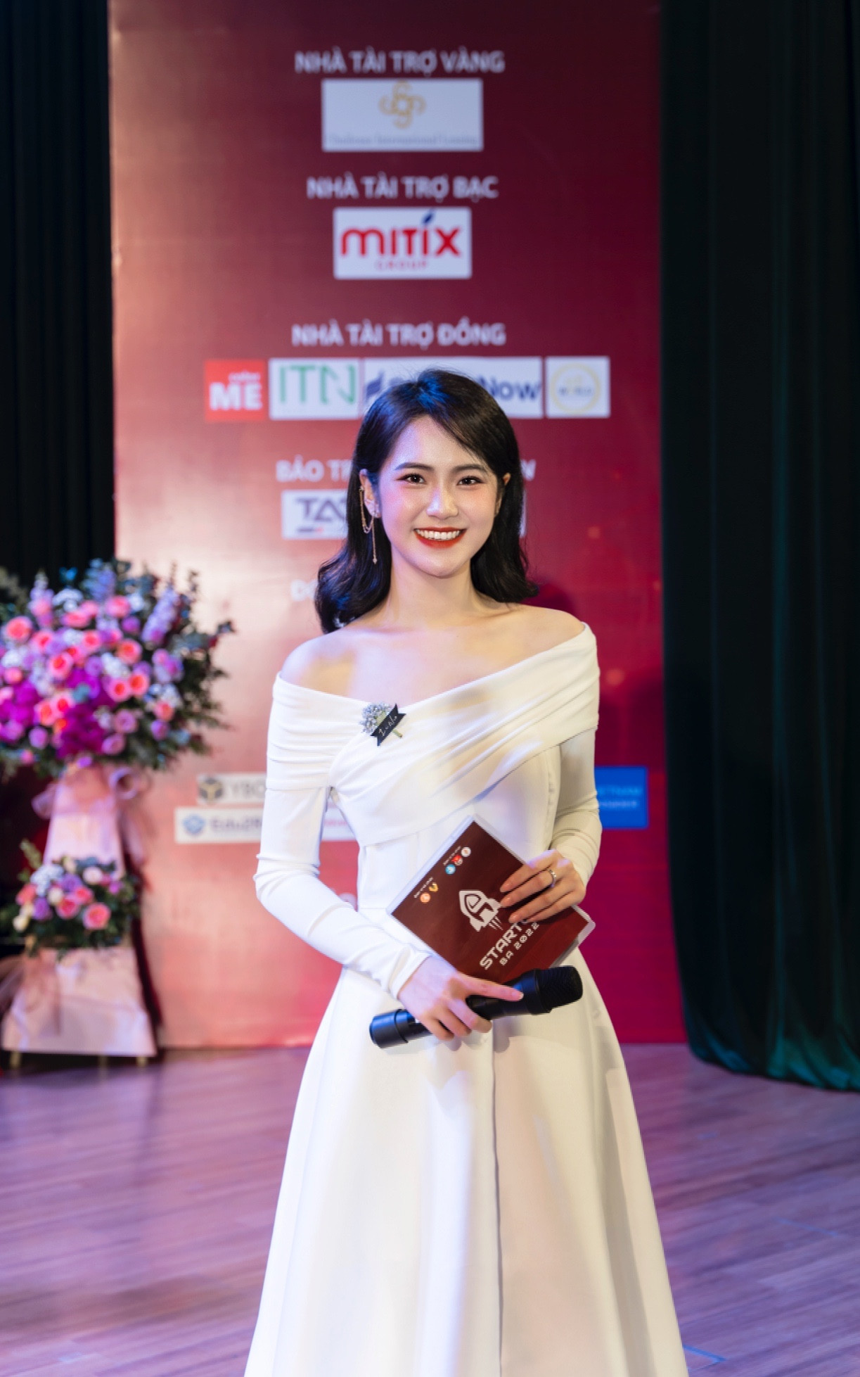 Nguyễn Ngọc Diệp là sinh viên năm 2 chuyên ngành Kế toán - Kiểm toán, Học viện Ngân hàng. Nguyễn Ngọc Diệp là sinh viên năm 2 chuyên ngành Kế toán - Kiểm toán, Học viện Ngân hàng.