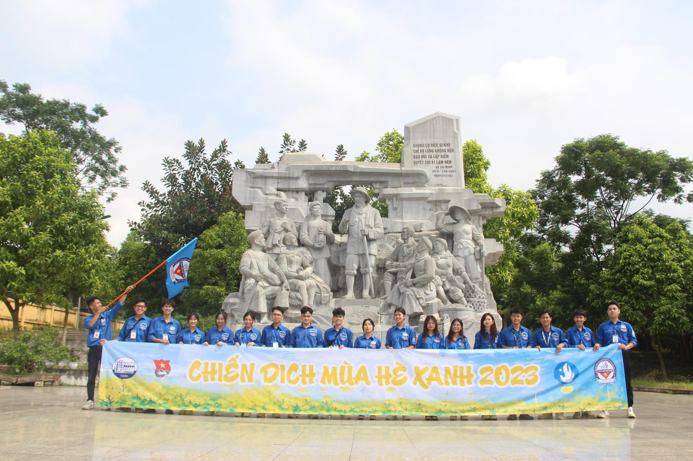 Trang Nhung tham gia chiến dịch mùa hè xanh 2023. Trang Nhung tham gia chiến dịch mùa hè xanh 2023.