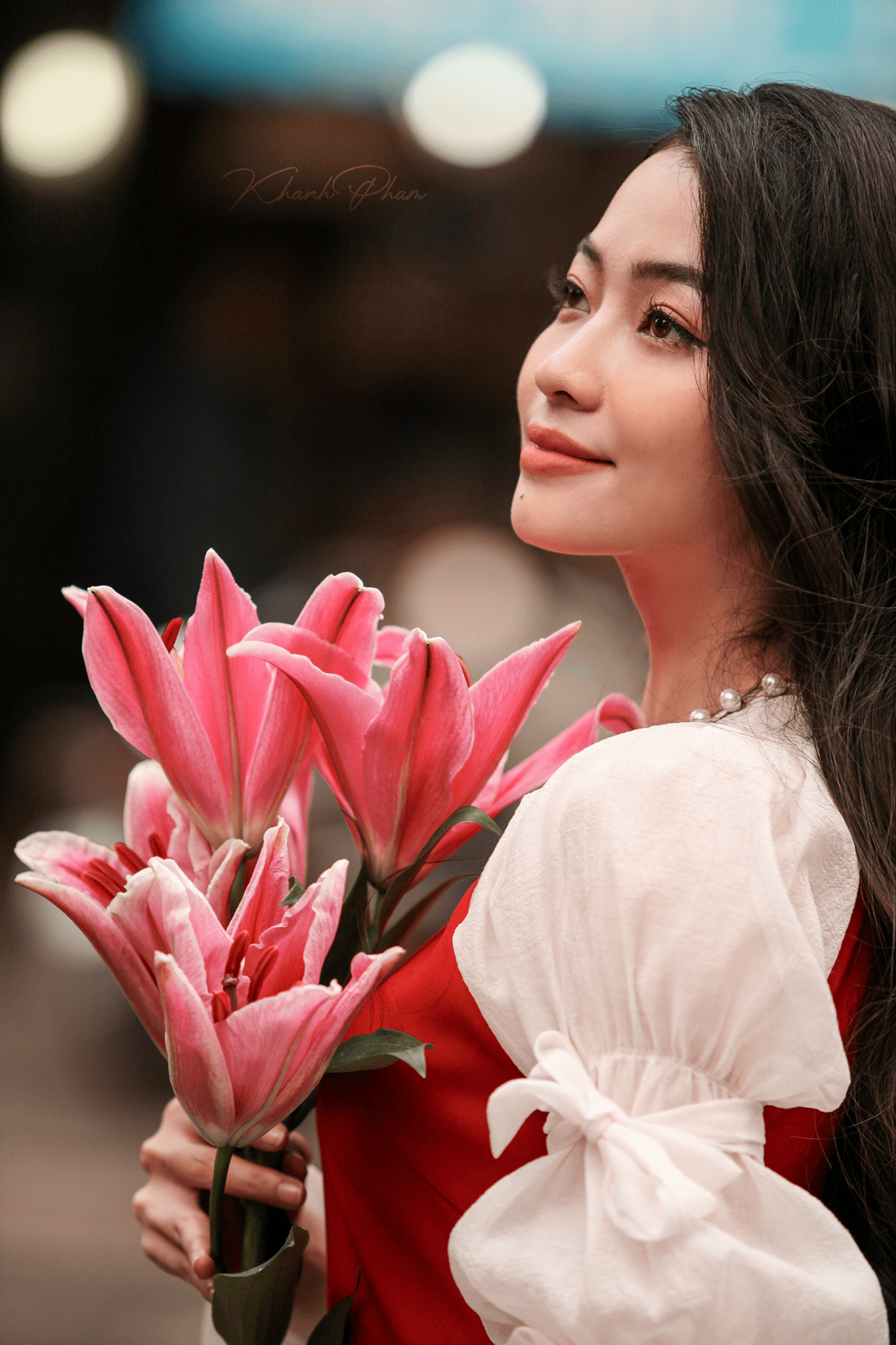 MC Ngọc Thụy trong bộ áo dài đỏ đón Tết với ước nguyện một năm mới với nhiều niềm vui, hạnh phúc. MC Ngọc Thụy trong bộ áo dài đỏ đón Tết với ước nguyện một năm mới với nhiều niềm vui, hạnh phúc.