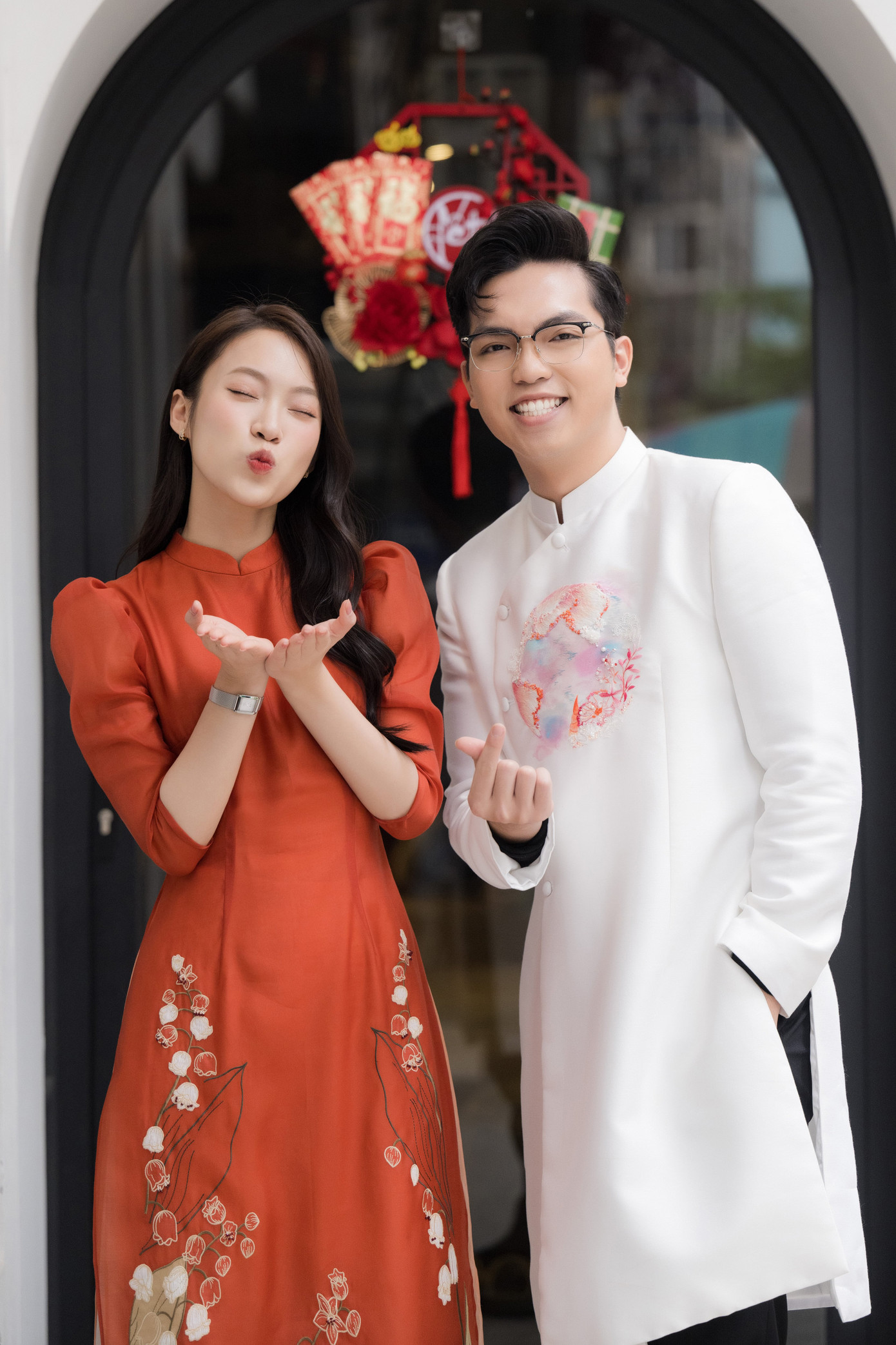 MC Xuân Hiếu cùng MC Khánh Vy. MC Xuân Hiếu cùng MC Khánh Vy.