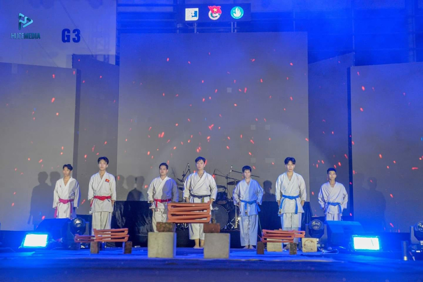 Tạo cơ hội được biểu diễn trên sân khấu lớn cho các Câu lạc bộ nghệ thuật. Tạo cơ hội được biểu diễn trên sân khấu lớn cho các Câu lạc bộ nghệ thuật.