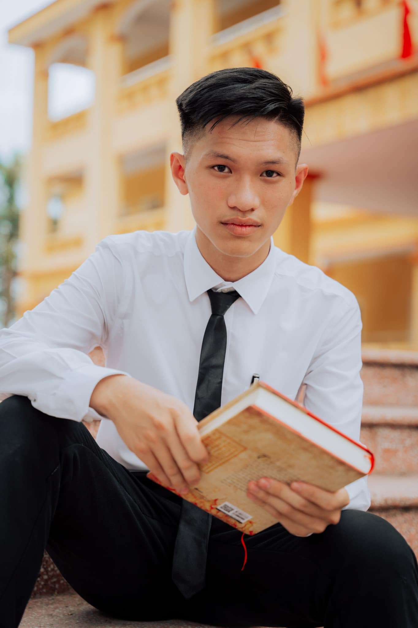 Là một sinh viên trường Luật và cũng là một người trẻ, Việt Trung hy vọng lớp trẻ sẽ luôn được gửi trọn niềm tin, cơ hội để họ được cất lên tiếng nói, thể hiện quan điểm của mình.