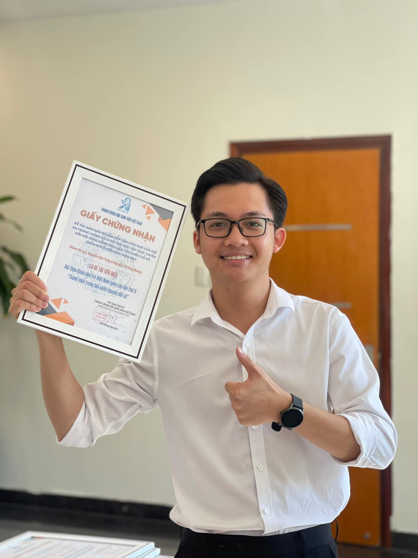 Kim Tùng là đồng tác giả đạt Đề tài tiêu biểu tại Hội thảo Khoa học Trẻ Việt Nam toàn cầu.