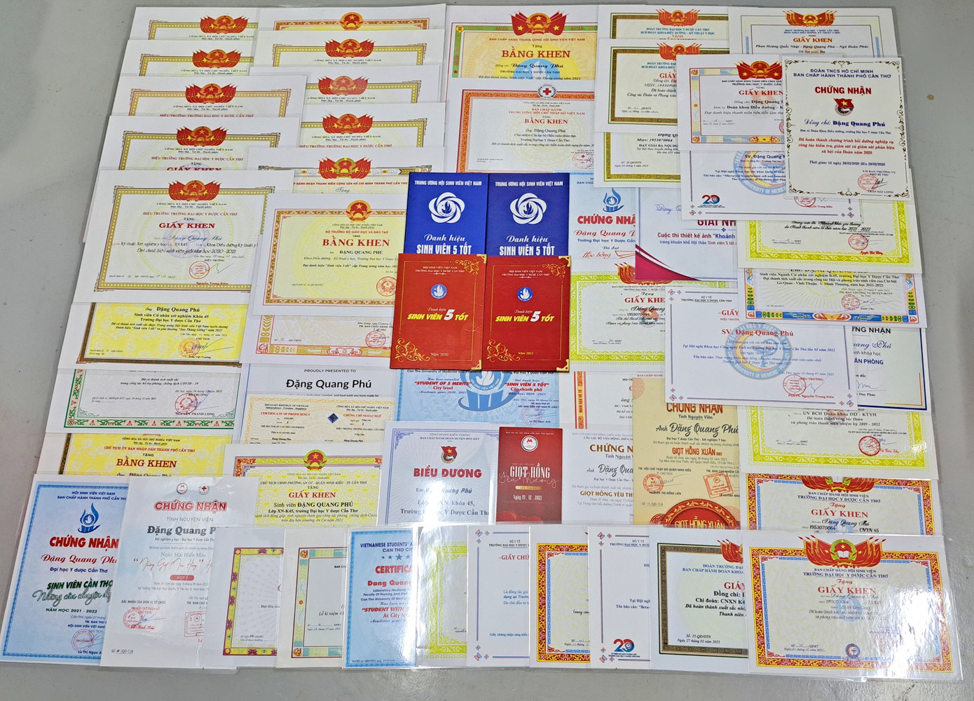Một số thành tích trong 4 năm học đại học của Quang Phú tại ĐHYD Cần Thơ. Một số thành tích trong 4 năm học đại học của Quang Phú tại ĐHYD Cần Thơ.