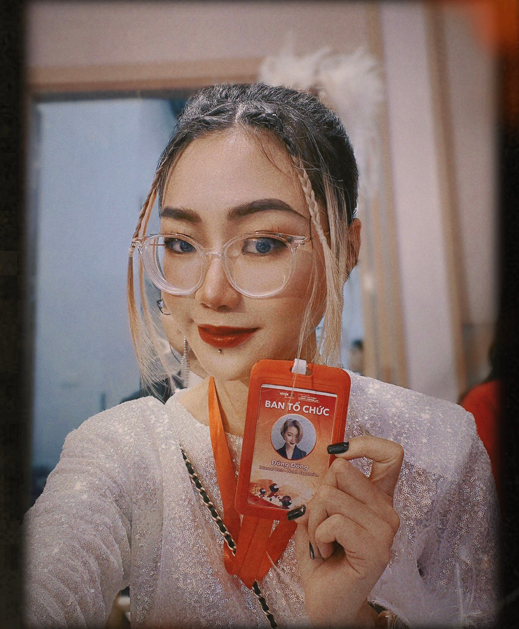 Hiện tại, cô đang đảm nhận công việc Internal Communication Leader (Trưởng nhóm Truyền thông nội bộ) tại Khối vận hành miền Bắc - Công ty Ninja Van - một trong những doanh nghiệp Singapore hoạt động trong lĩnh vực vận chuyển.