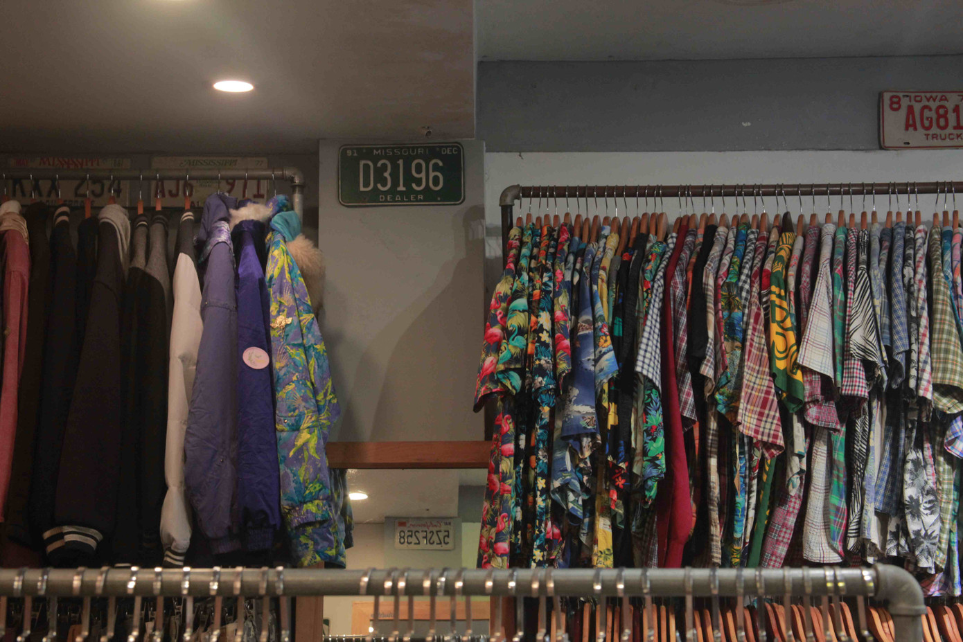 Những mẫu mã đã nhuốm màu thời gian (Ảnh: Minh Thư). Những mẫu mã đã nhuốm màu thời gian (Ảnh: Minh Thư).