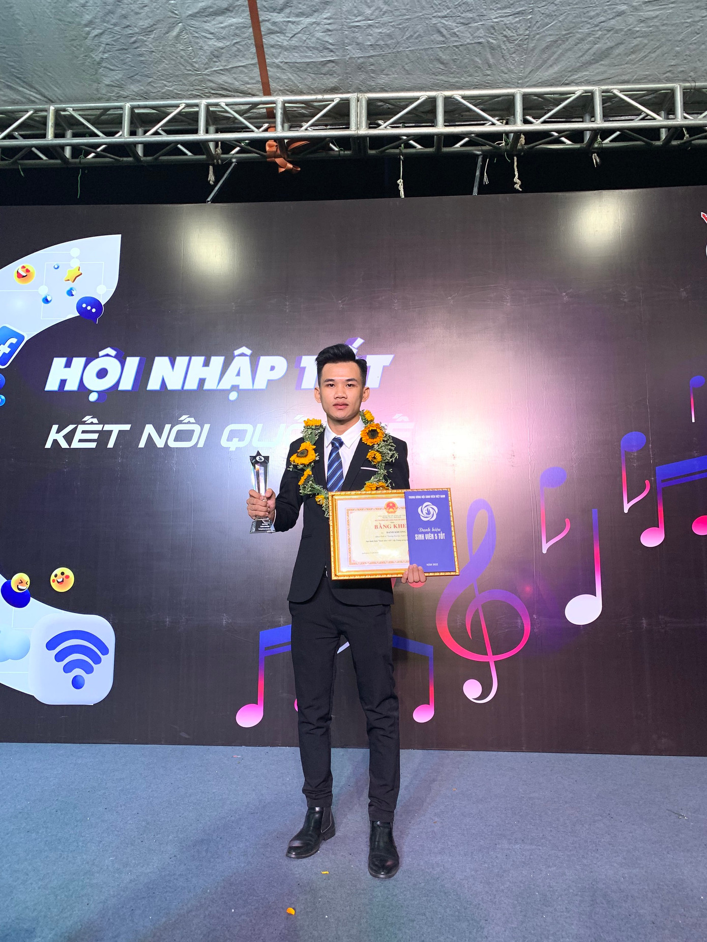 Chia sẻ về quan điểm sống bản thân tâm đắc nhất, Danh Khương bộc bạch: “Không bao giờ ngừng học hỏi và phát triển bản thân”. Chia sẻ về quan điểm sống bản thân tâm đắc nhất, Danh Khương bộc bạch: “Không bao giờ ngừng học hỏi và phát triển bản thân”.