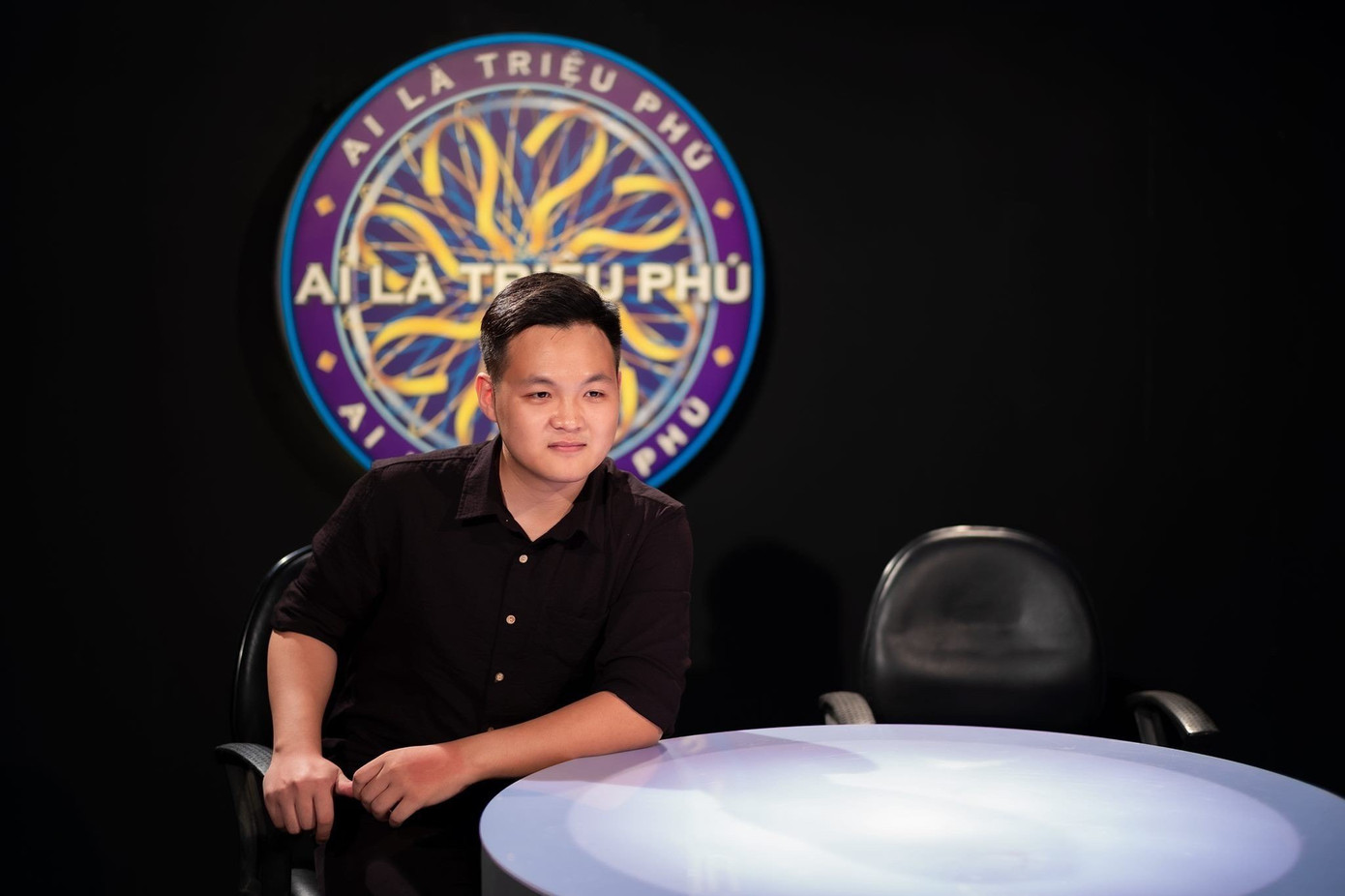 C Chàng trai được biết đến qua nhiều chương trình truyền hình nổi tiếng như Đường lên đỉnh Olympia, Siêu trí tuệ Việt Nam, Ai là triệu phú.