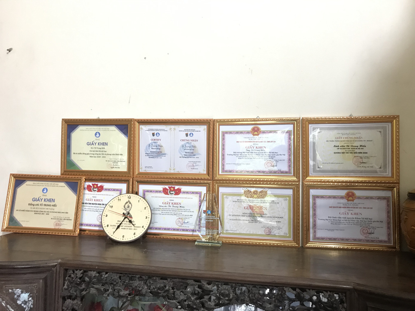 Tô Trung Hiếu đạt được nhiều thành tích xuất sắc trong học tập và rèn luyện. Tô Trung Hiếu đạt được nhiều thành tích xuất sắc trong học tập và rèn luyện.