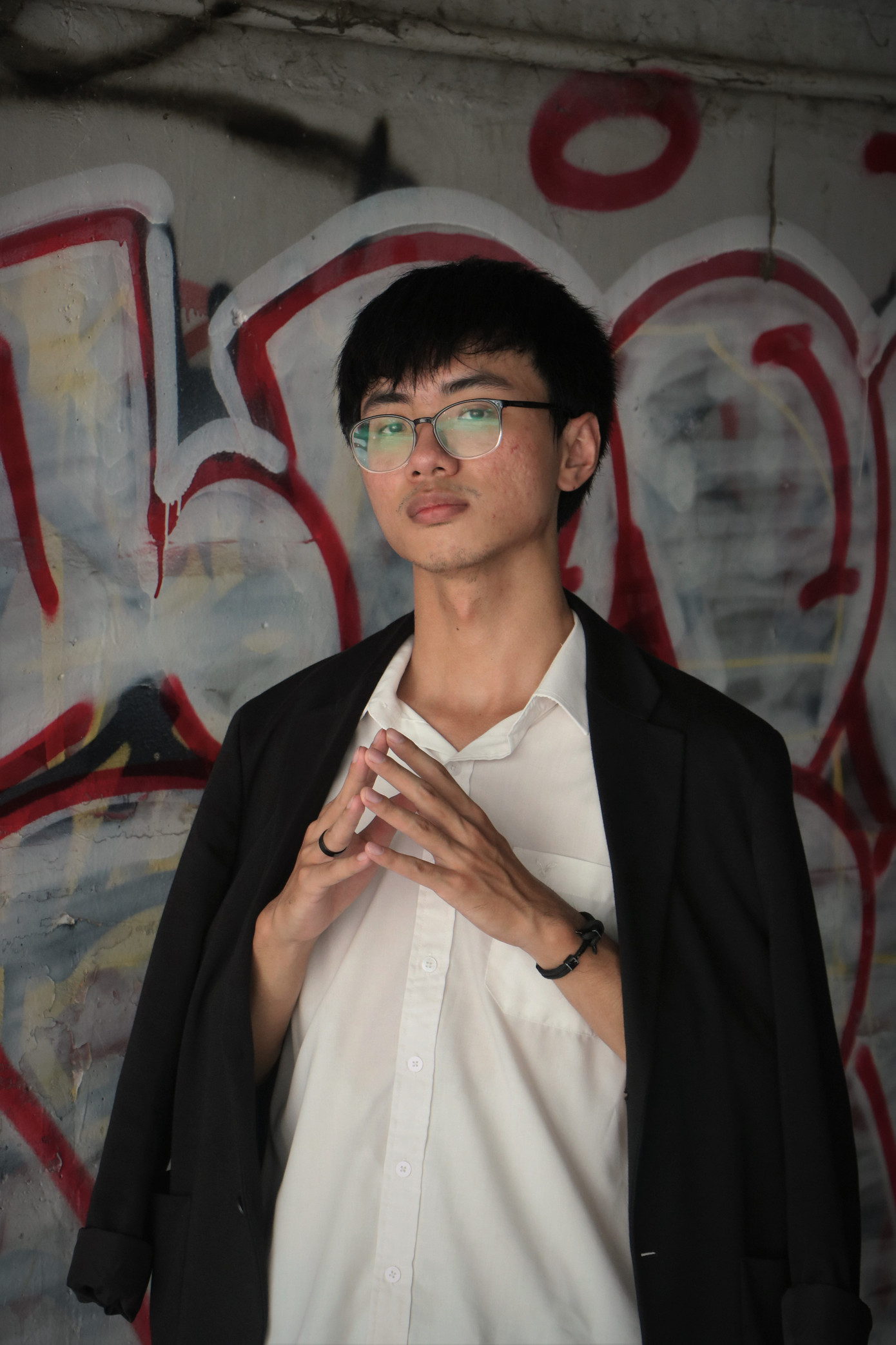 Chàng trai biết cân bằng giữa học tập và sở thích. Chàng trai biết cân bằng giữa học tập và sở thích.