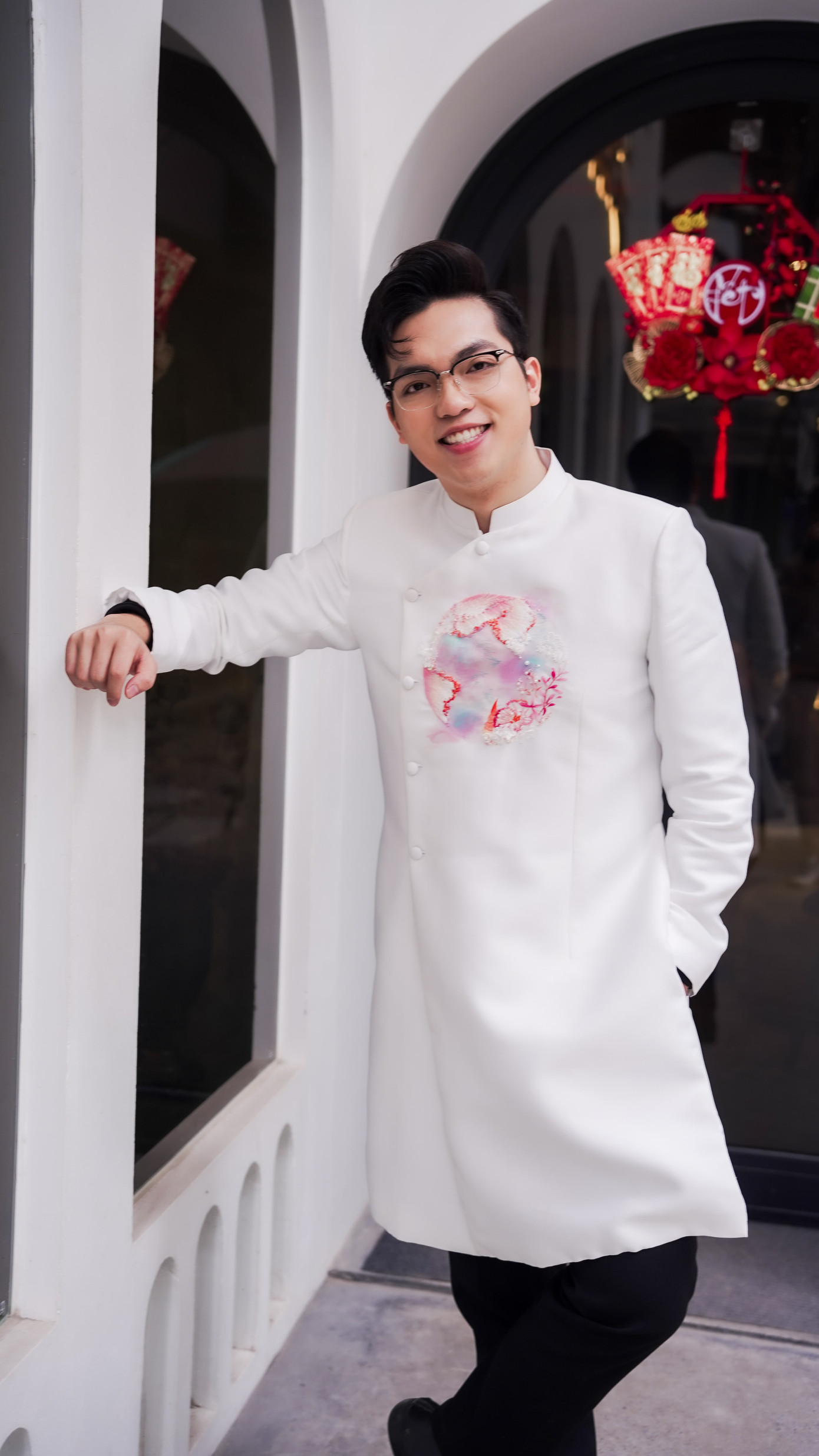 Xuân Hiếu - MC đa tài tốt nghiệp Trường ĐH Ngoại thương, sinh ra và lớn lên ở Hà Nội. Xuân Hiếu - MC đa tài tốt nghiệp Trường ĐH Ngoại thương, sinh ra và lớn lên ở Hà Nội.