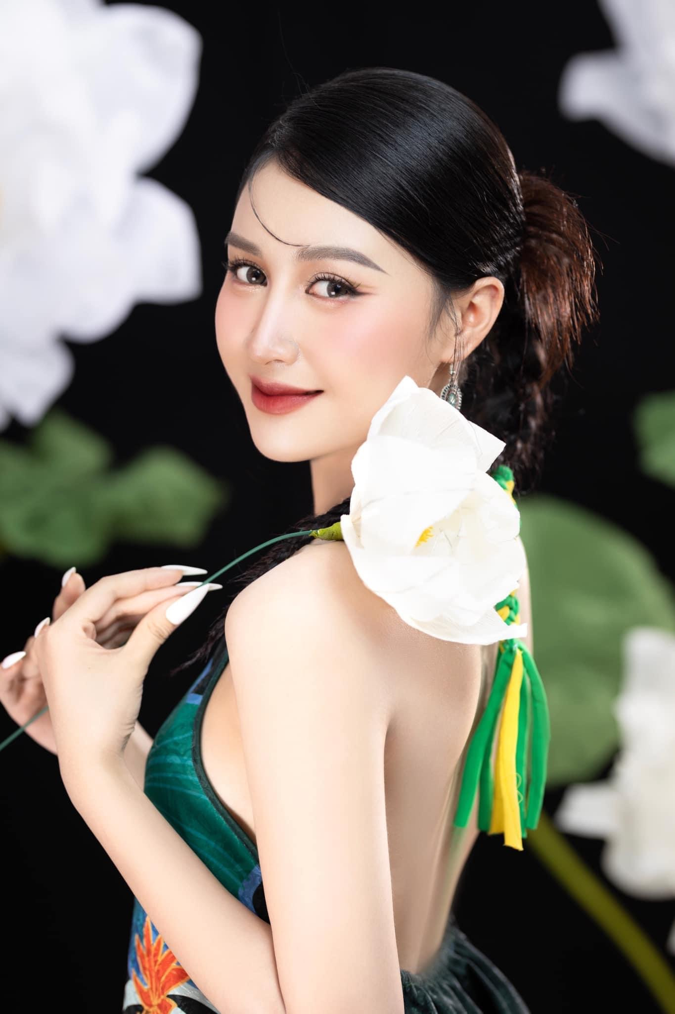 Trang Nhung bén duyên với niềm đam mê làm mẫu ảnh từ năm đầu đại học.