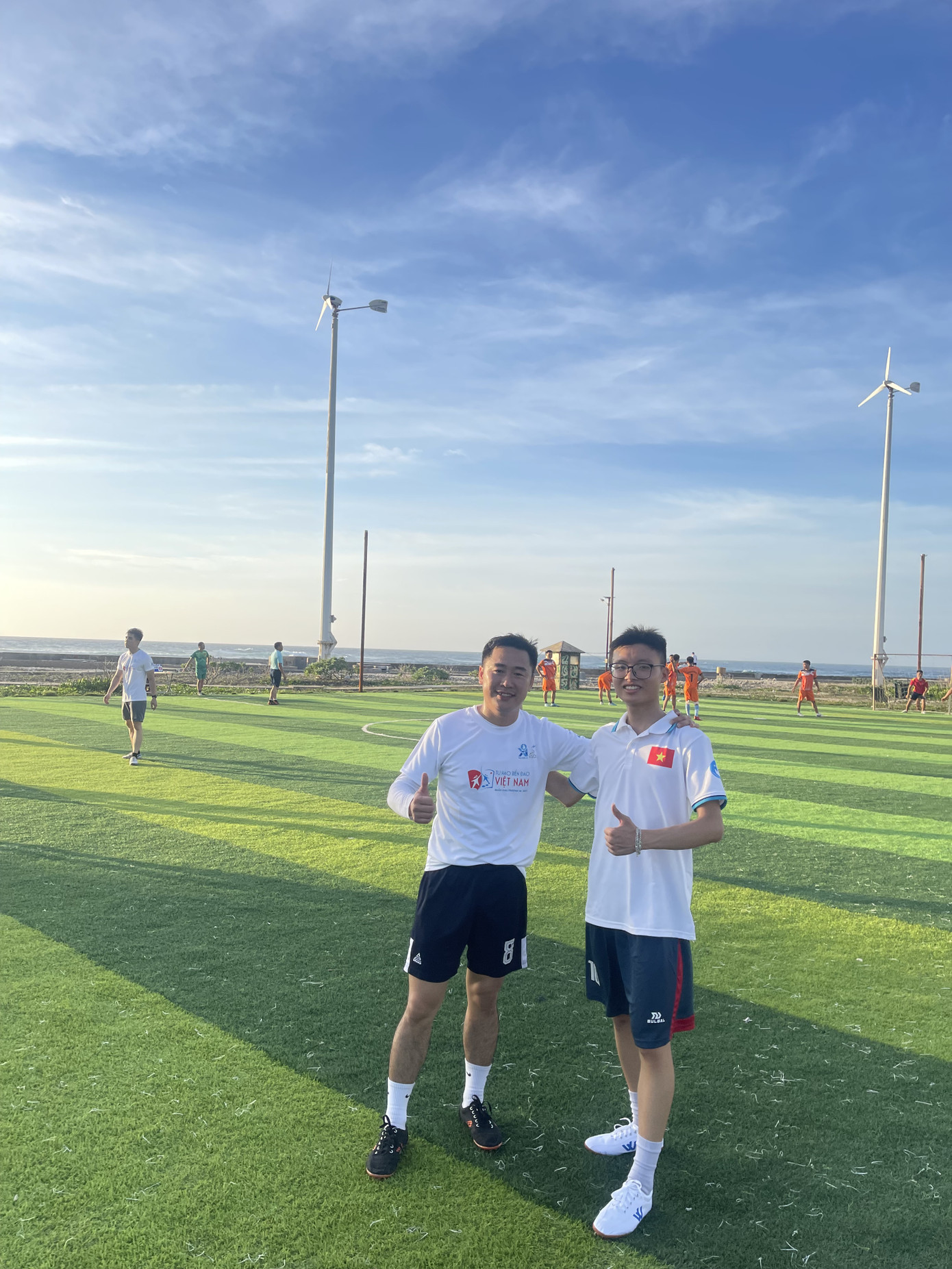 Phát tham gia giải đá bóng trên Trường Sa trong hành trình Sinh viên với biển đảo Tổ quốc.