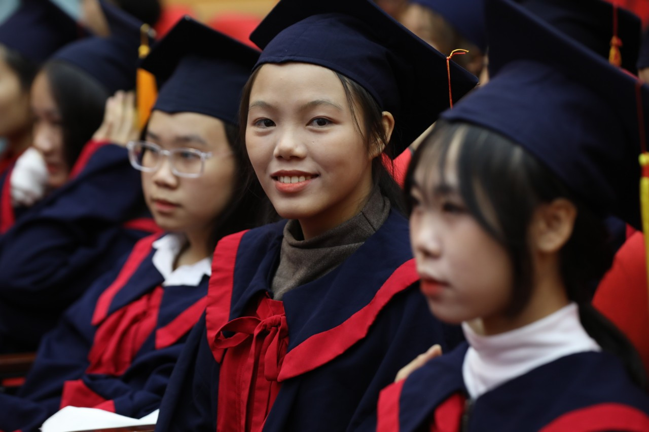 Với Nga, học bổng Nâng bước thủ khoa là niềm vui, niềm vinh dự đối với bản thân và cả gia đình, đồng thời giúp Nga có một cái Tết đủ đầy hơn.