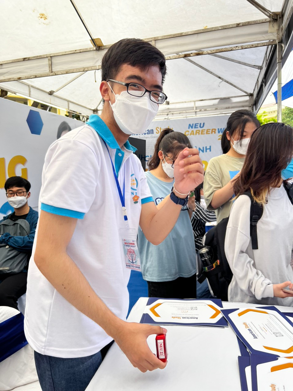 Vũ với vai trò là CTV của NEU Career Center trong Tuần nghề nghiệp và việc làm năm 2022. Vũ với vai trò là CTV của NEU Career Center trong Tuần nghề nghiệp và việc làm năm 2022.