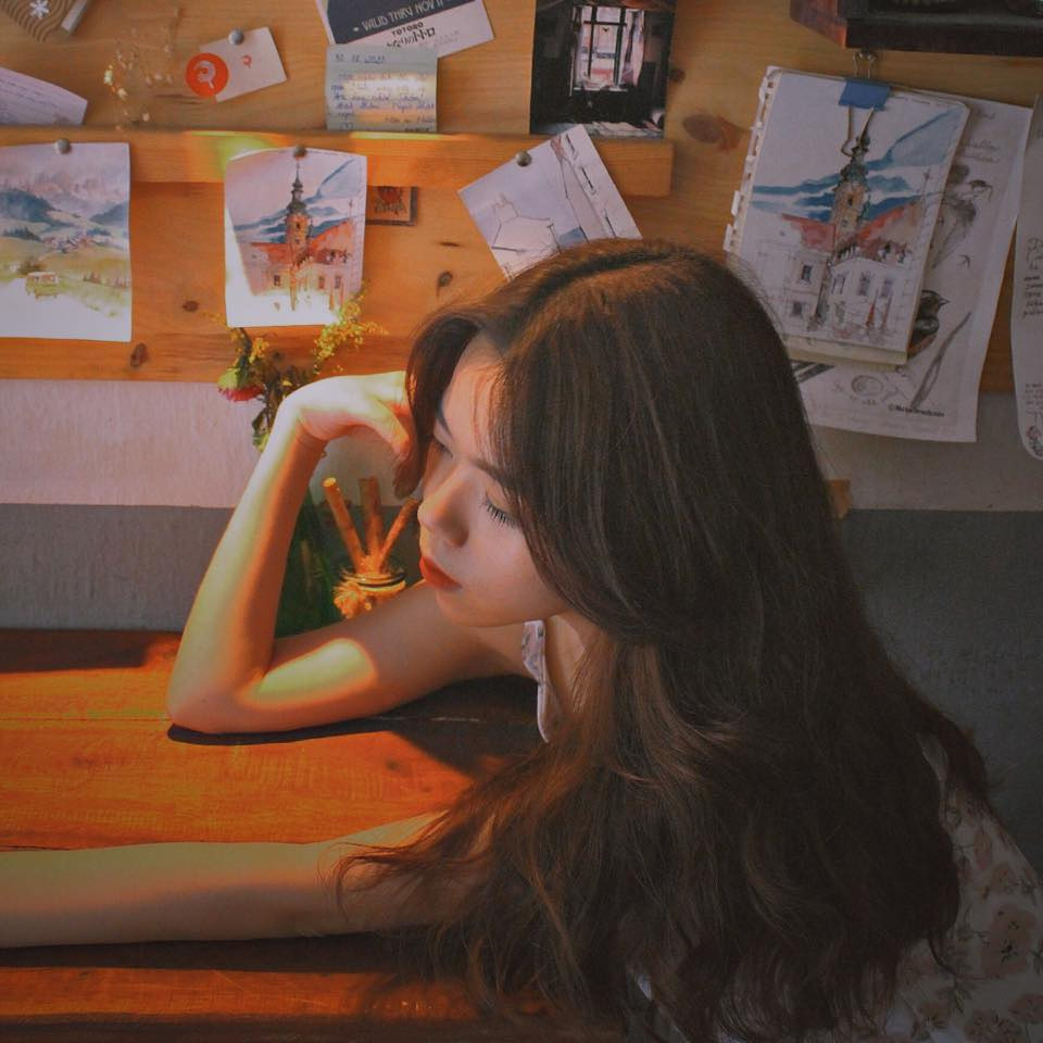 Khánh Huyền là học sinh giỏi trong suốt 12 năm và đạt học bổng tại trường đại học. Khánh Huyền là học sinh giỏi trong suốt 12 năm và đạt học bổng tại trường đại học.