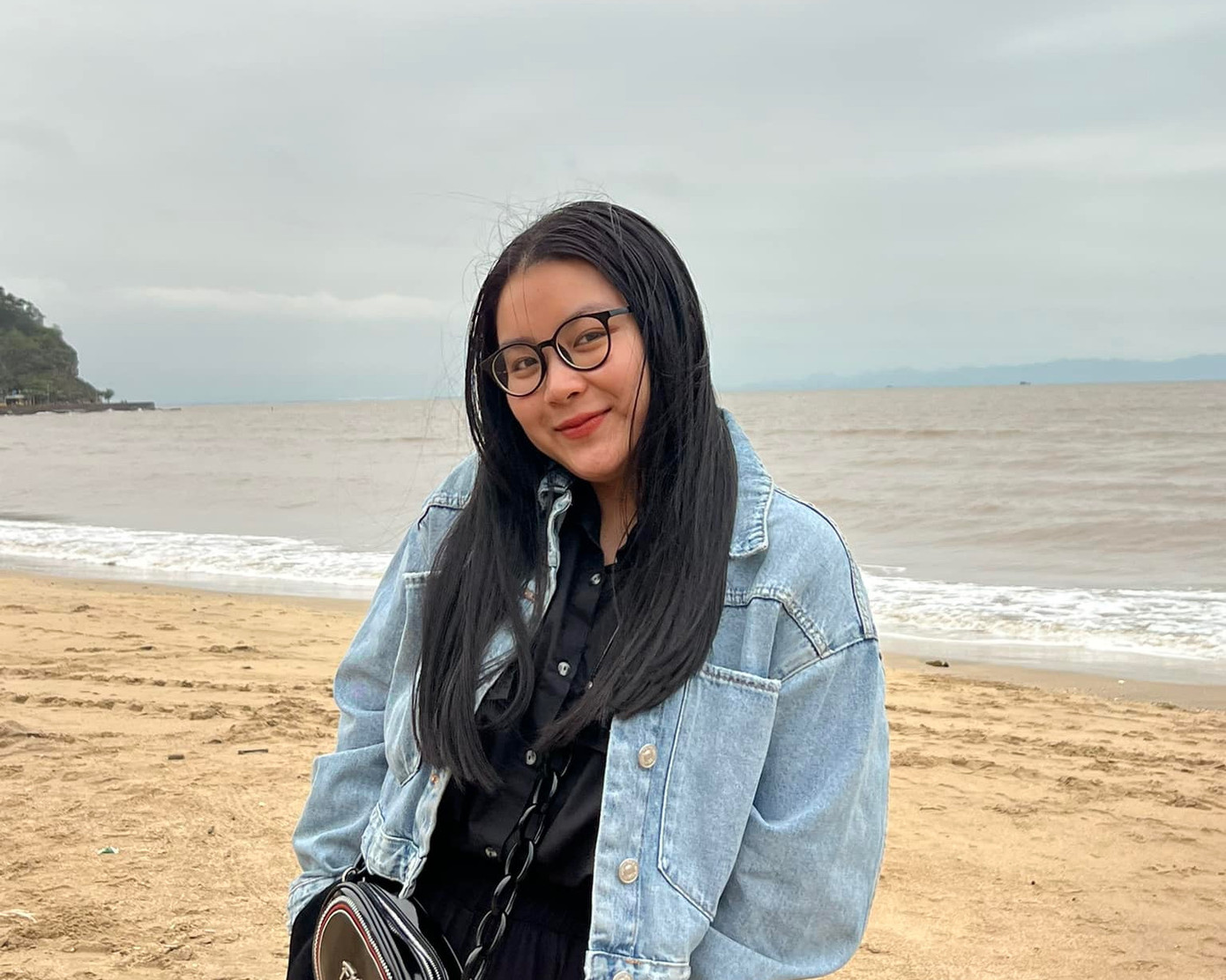 Cô giáo trẻ với mong muốn trở thành người dẫn đường và đồng hành cùng học trò. Cô giáo trẻ với mong muốn trở thành người dẫn đường và đồng hành cùng học trò.