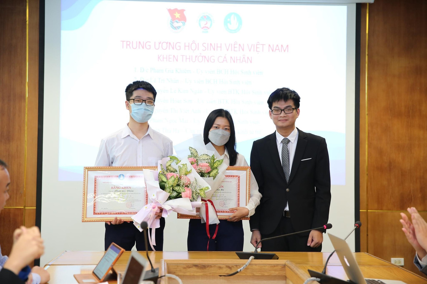 Nhận bằng khen của Hội Sinh viên Việt Nam Thành phố Hà Nội vì có thành tích xuất sắc trong công tác Hội và phong trào Sinh viên năm học. Nhận bằng khen của Hội Sinh viên Việt Nam Thành phố Hà Nội vì có thành tích xuất sắc trong công tác Hội và phong trào Sinh viên năm học.