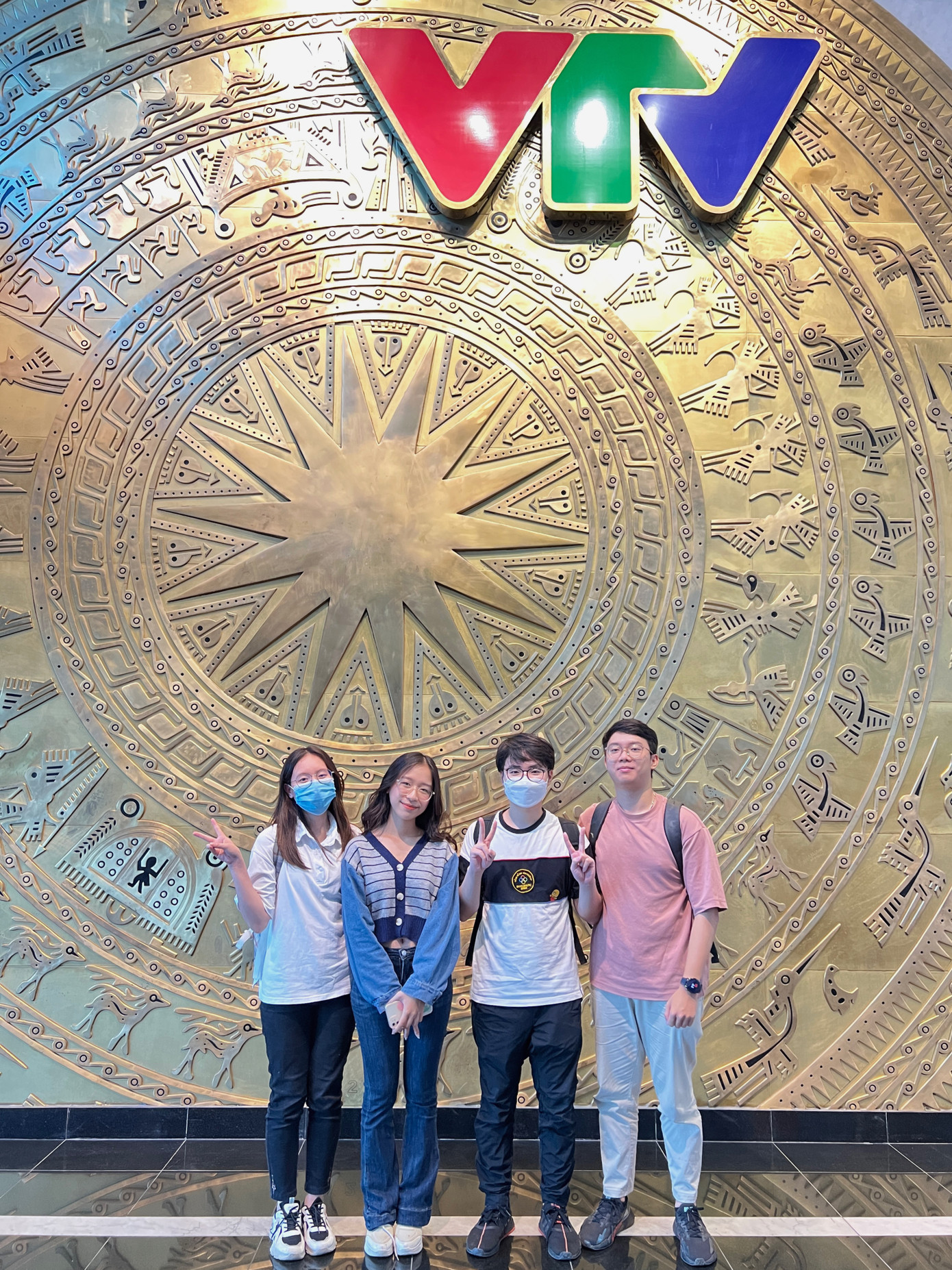 Cùng các bạn tại Đài truyền hình VTV.