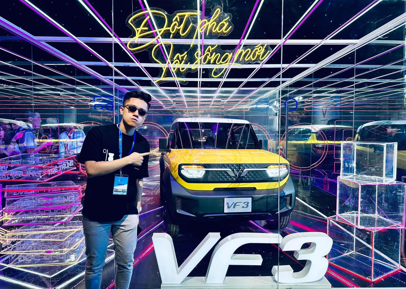 Anh chia sẻ, đam mê đã dẫn mình qua từng vị trí và nhờ không ngừng cố gắng, mình có mặt ở vị trí hiện tại. Anh chia sẻ, đam mê đã dẫn mình qua từng vị trí và nhờ không ngừng cố gắng, mình có mặt ở vị trí hiện tại.