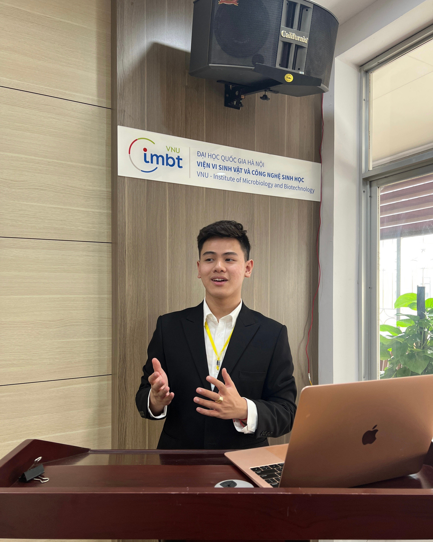 Nguyễn Hoàng Bá Huy là sinh viên trường Đại học Luật Thành phố Hồ Chí Minh, chuyên ngành Thương mại - Dân sự - Quốc tế. Nguyễn Hoàng Bá Huy là sinh viên trường Đại học Luật Thành phố Hồ Chí Minh, chuyên ngành Thương mại - Dân sự - Quốc tế.