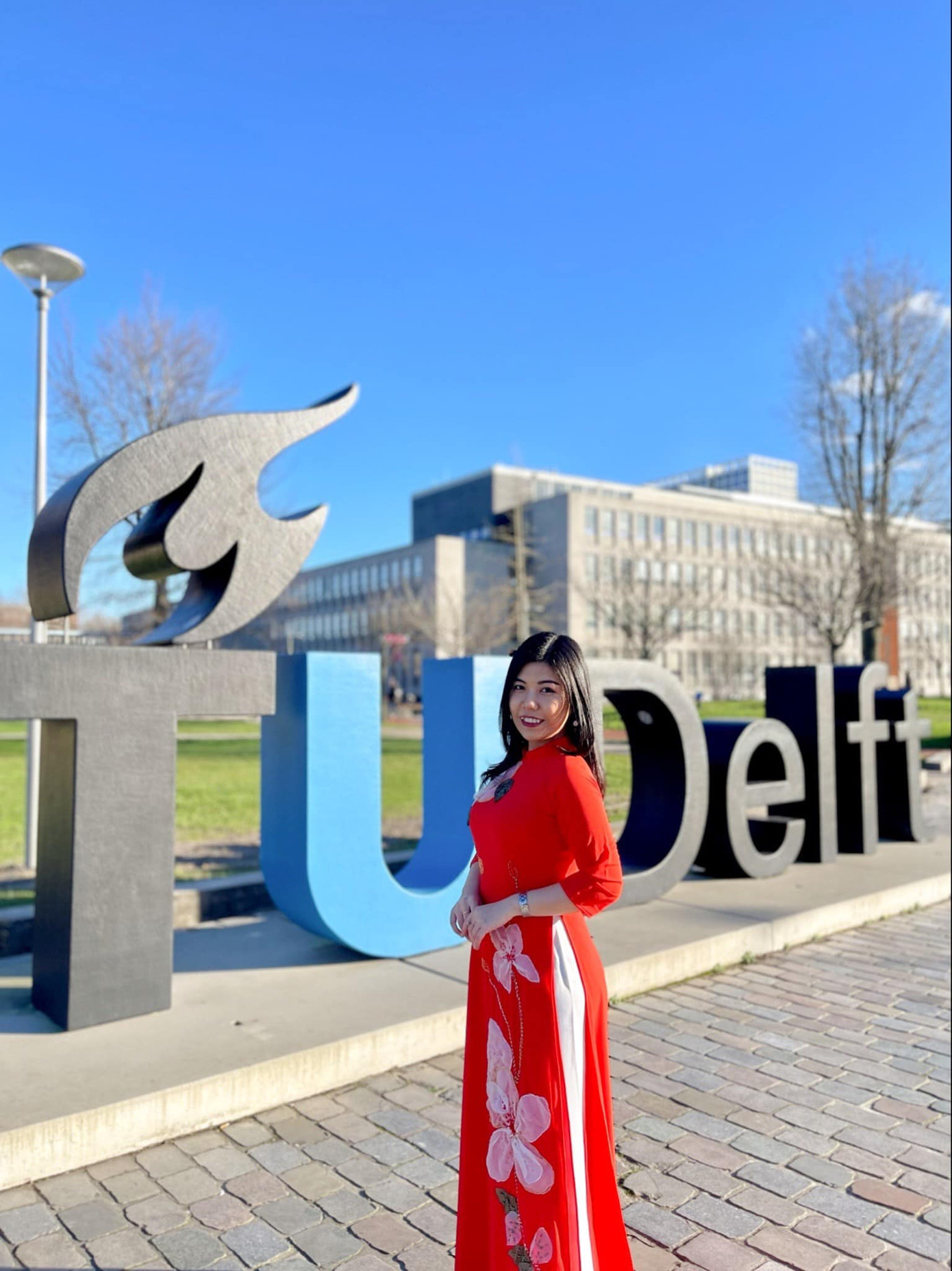 Nguyễn Thị Minh Hòa hiện đang là sinh viên bậc Thạc sĩ, chuyên ngành Logistics tại trường Đại học Công nghệ Delft (Hà Lan). Nguyễn Thị Minh Hòa hiện đang là sinh viên bậc Thạc sĩ, chuyên ngành Logistics tại trường Đại học Công nghệ Delft (Hà Lan).