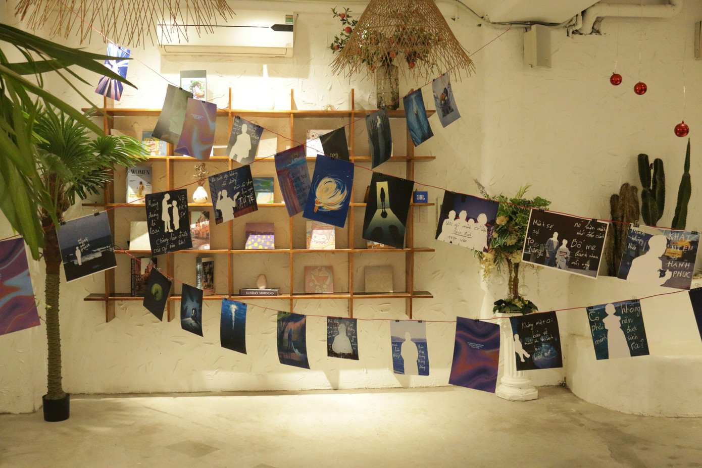 Một góc trưng bày triển lãm The Inner Child diễn ra tại Hà Nội.