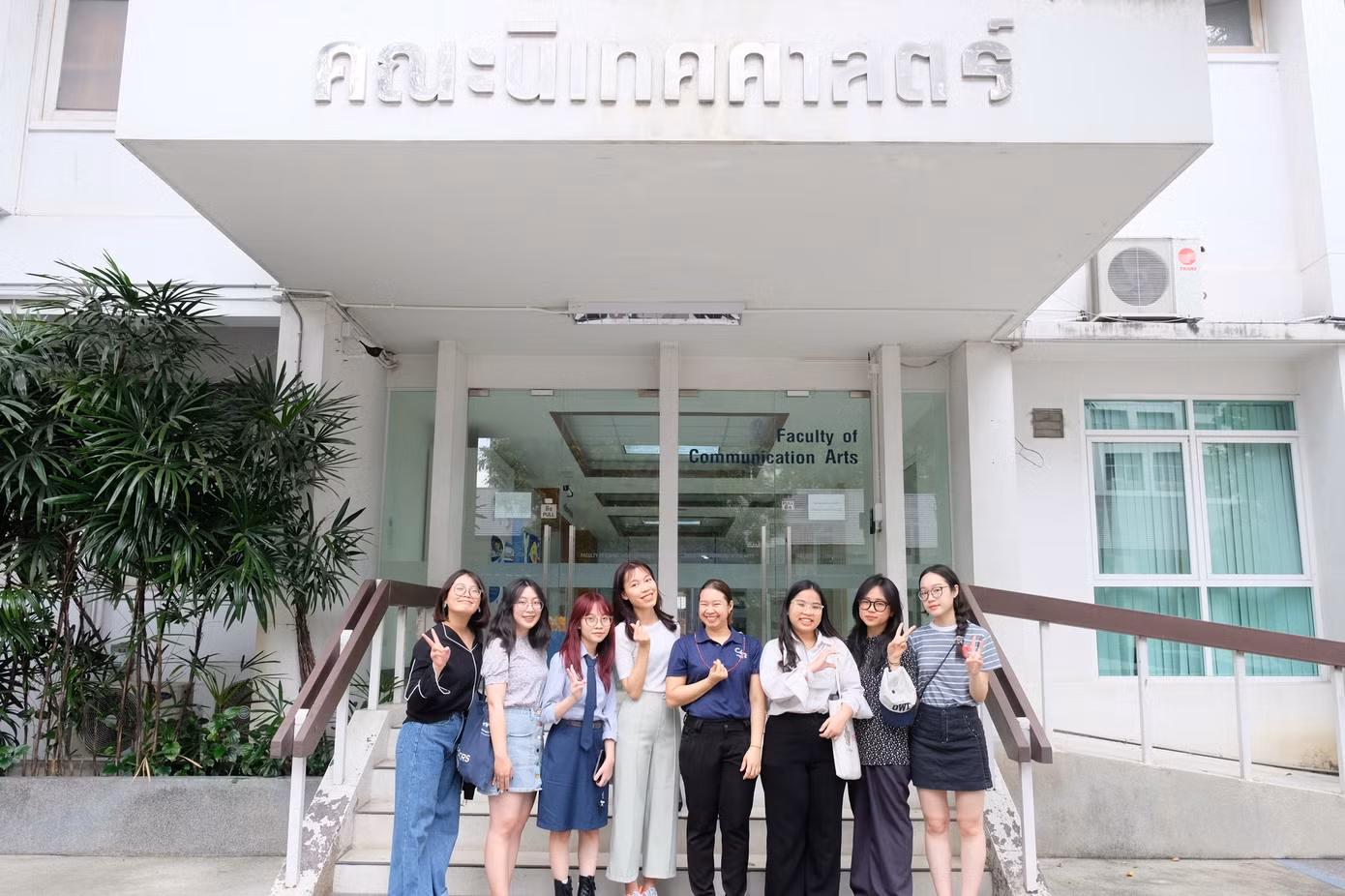 Hiện tại cô bạn đang là sinh viên trao đổi tại Chulalongkorn, Thái Lan.