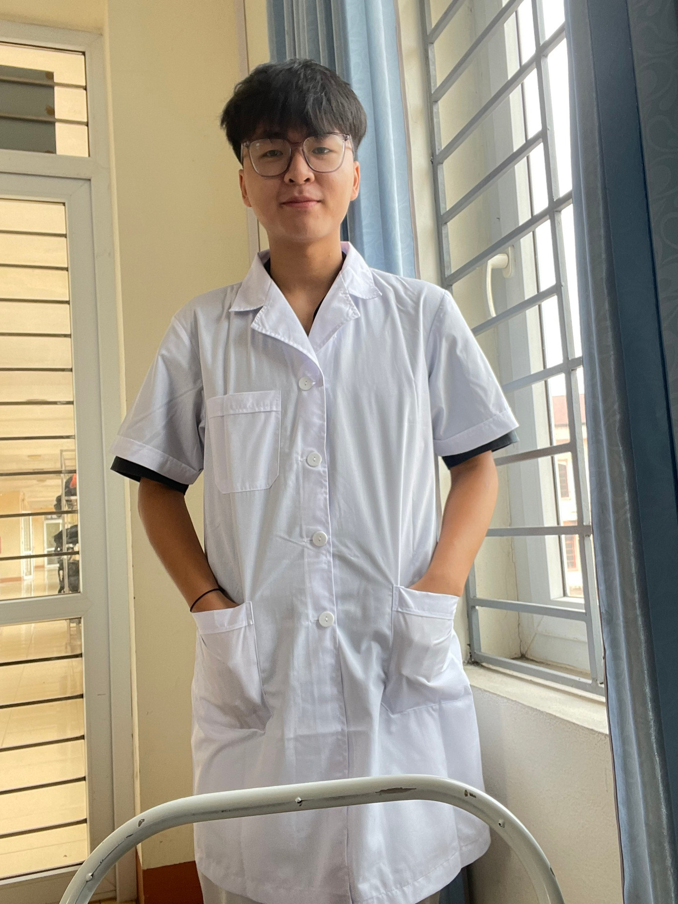 Nguyễn Minh Quân, sinh năm 2002, sinh viên năm 3 trường Đại học Y – Dược, Đại học Thái Nguyên. Nguyễn Minh Quân, sinh năm 2002, sinh viên năm 3 trường Đại học Y – Dược, Đại học Thái Nguyên.