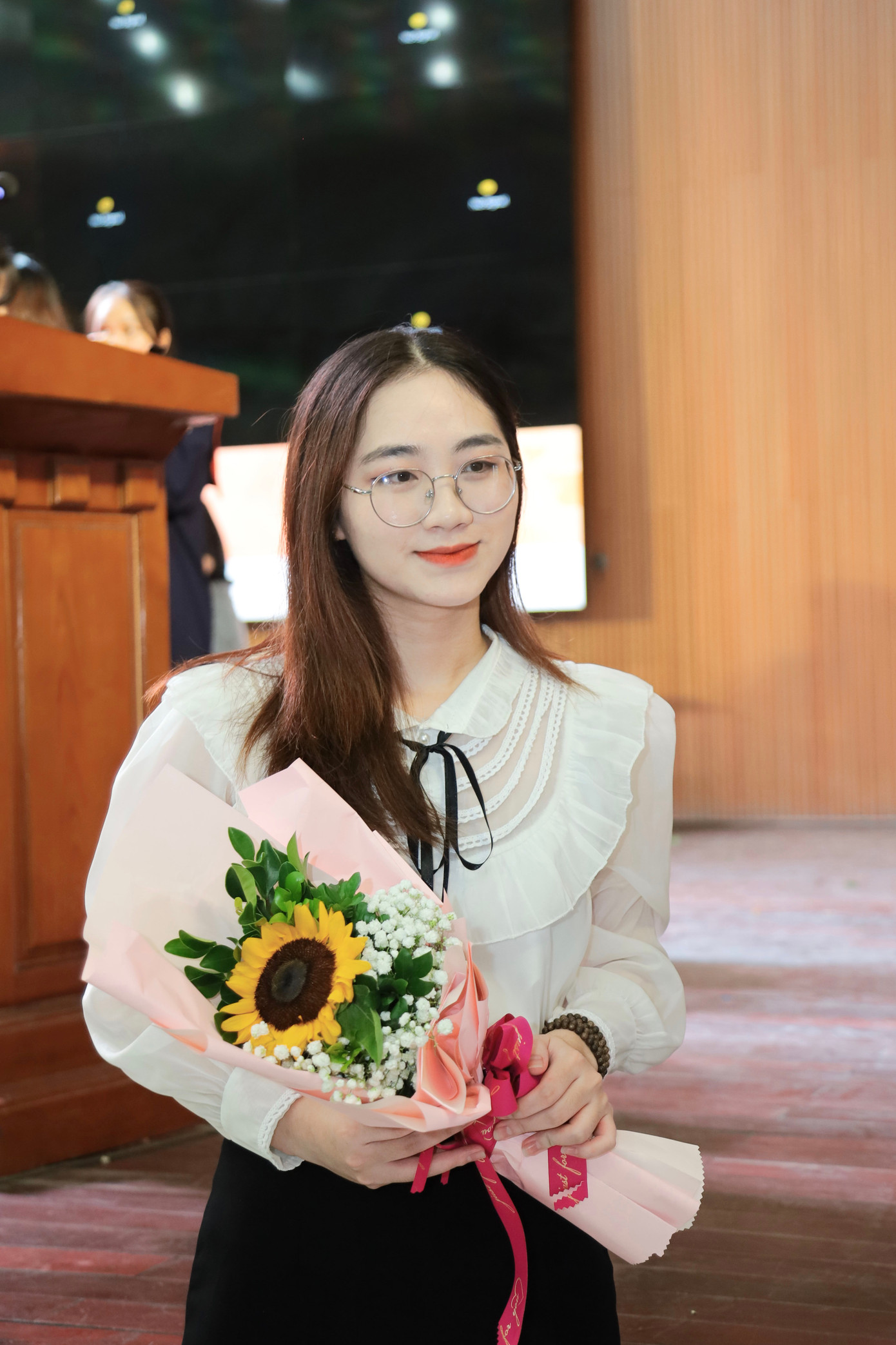 Đỗ Ngọc Quế (sinh năm 2001) hiện là sinh viên năm cuối ngành Tài chính Quốc tế, Học viện Tài chính.