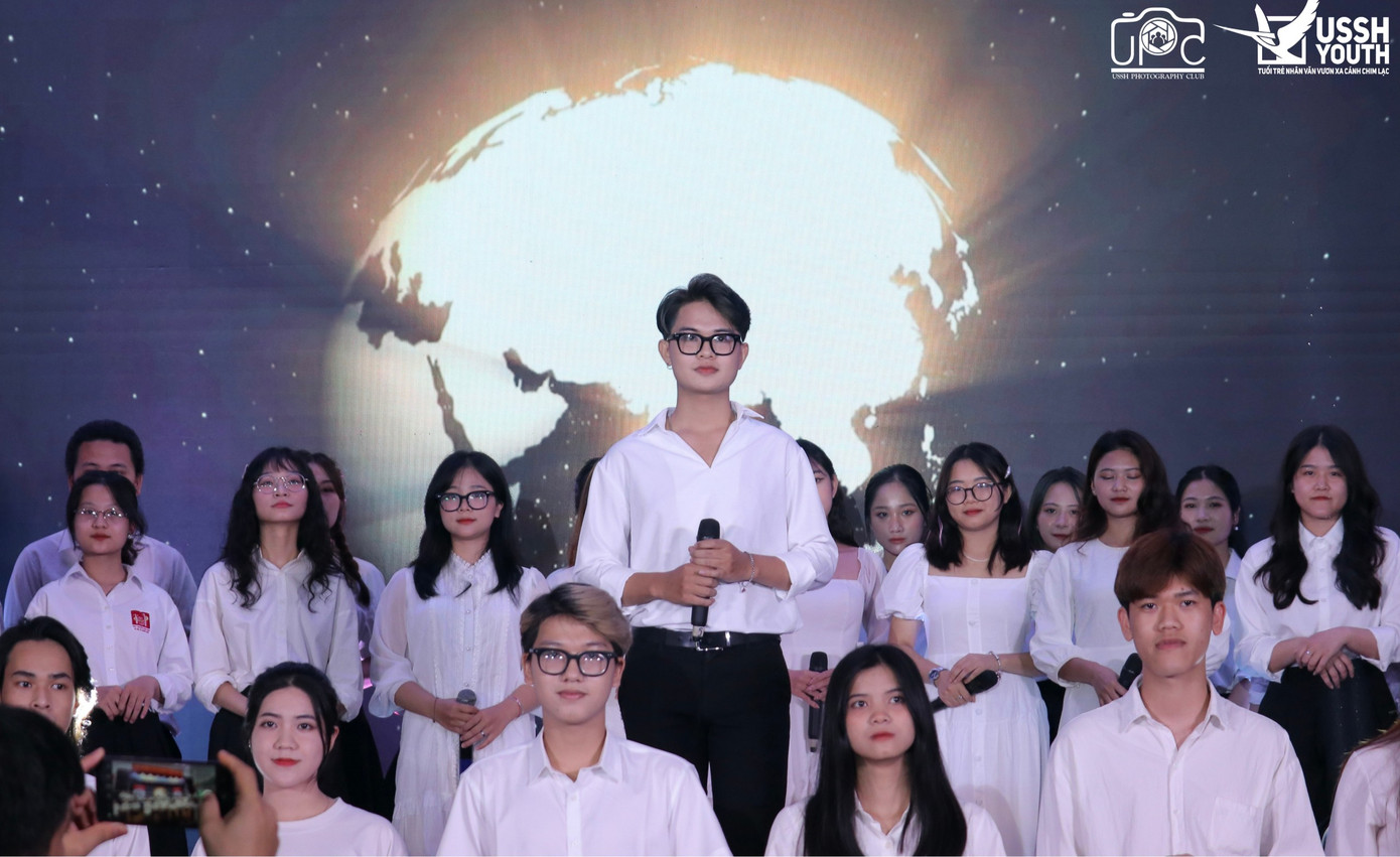 Một trái tim nghệ thuật với khao khát được truyền lửa cho những thế hệ sau. Một trái tim nghệ thuật với khao khát được truyền lửa cho những thế hệ sau.